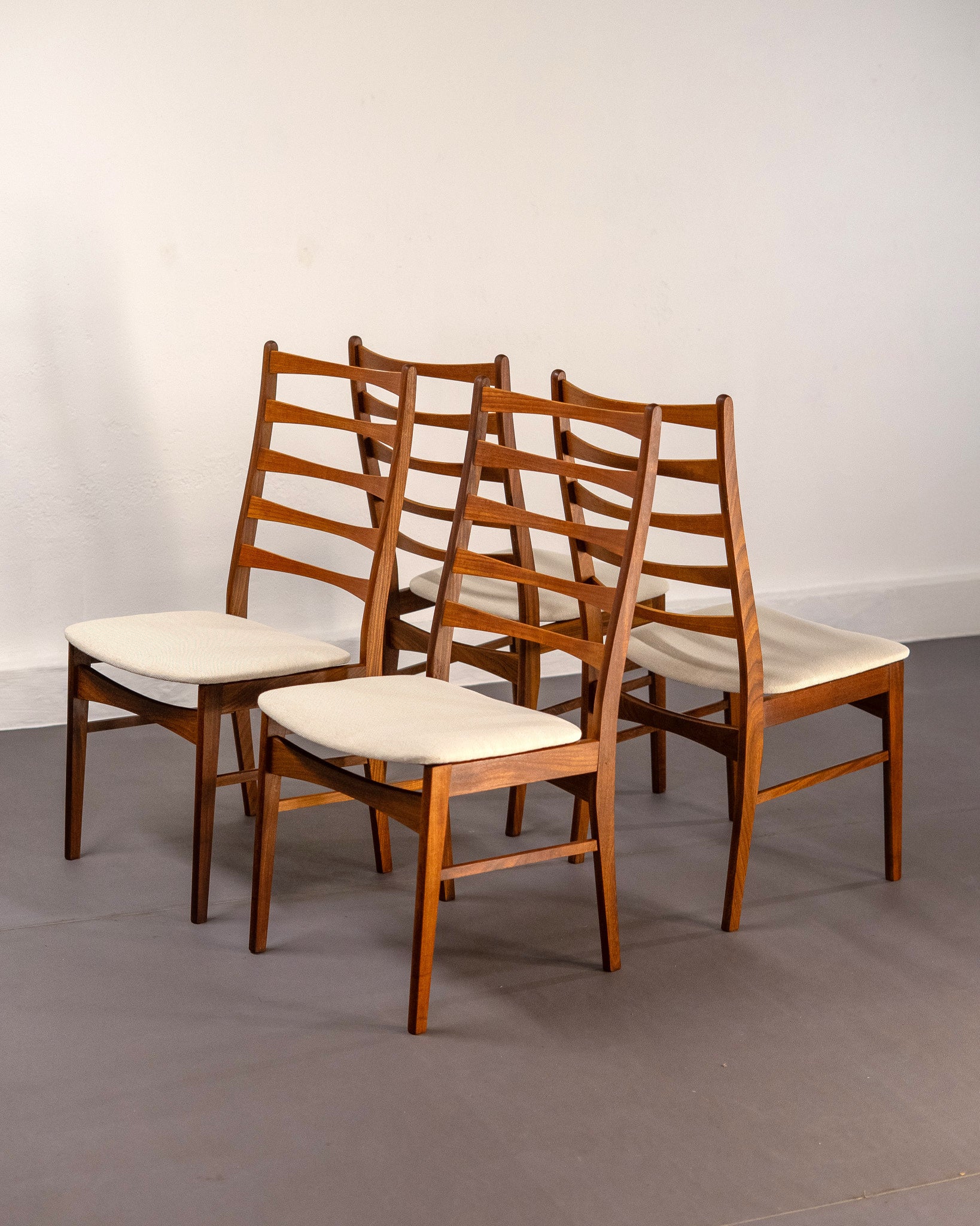 Set_of_6_Danish_Dining_Chairs_in_the_style_of_Niels_Koefoed