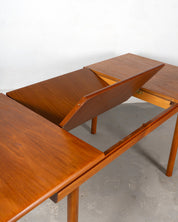 Set_of_6_Dining_Chairs_and_Table_by_White_and_Newton_circa_1970_UK