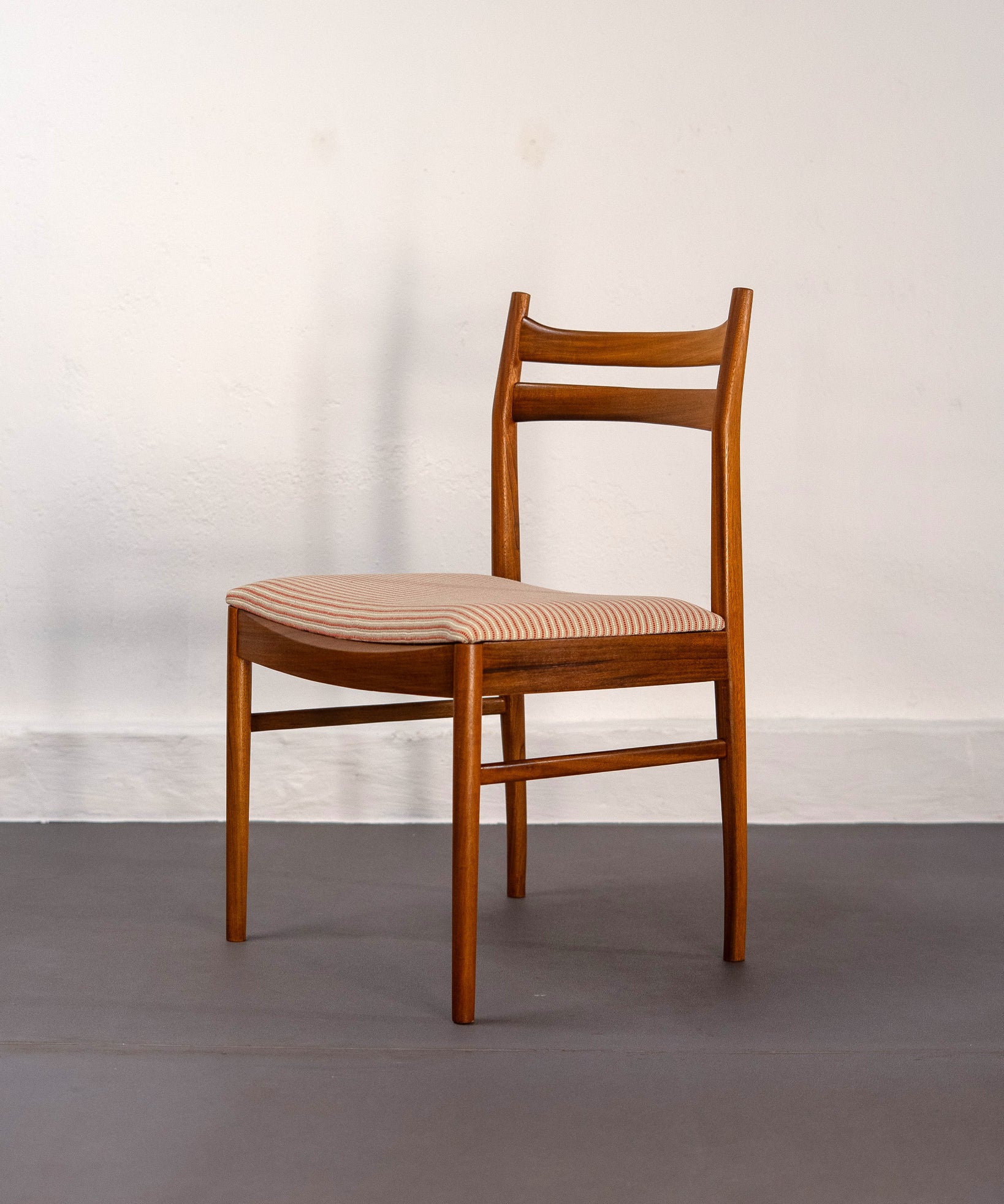 Set_of_6_Mid_Century_Teak_Dining_Chairs_by_T._Robertson_for_A.H._McIntosh_&_Co