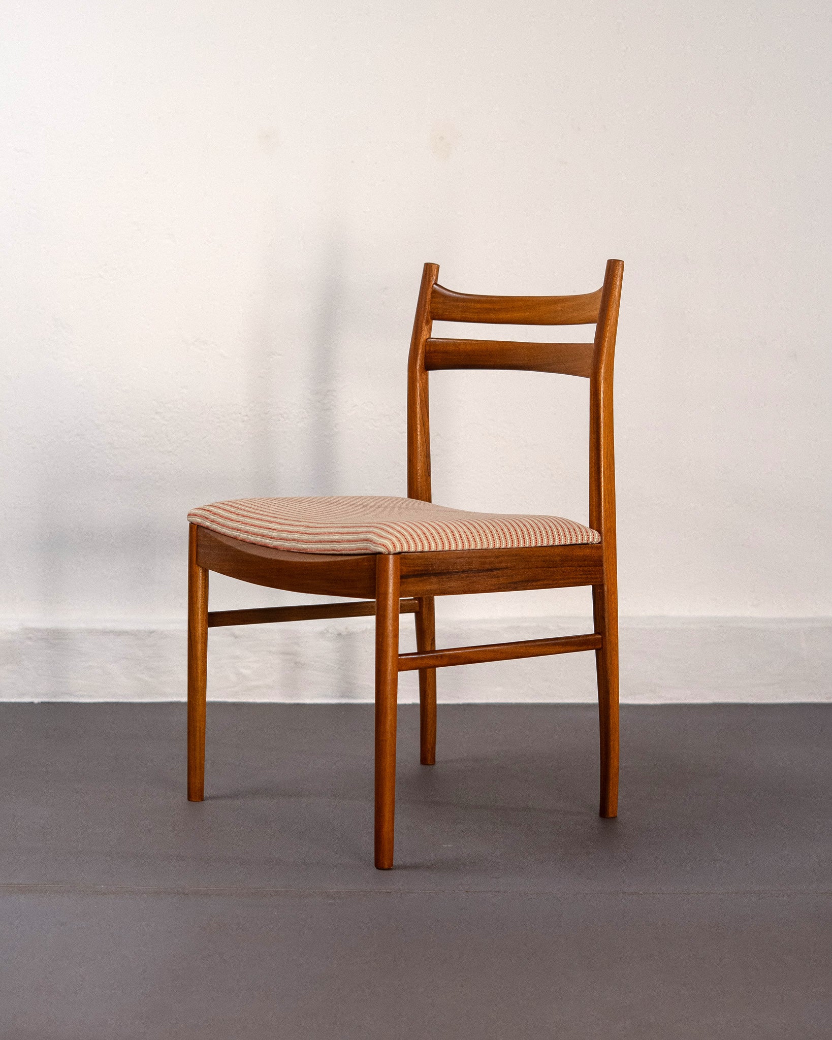 Set_of_6_Mid_Century_Teak_Dining_Chairs_by_T._Robertson_for_A.H._McIntosh_&_Co
