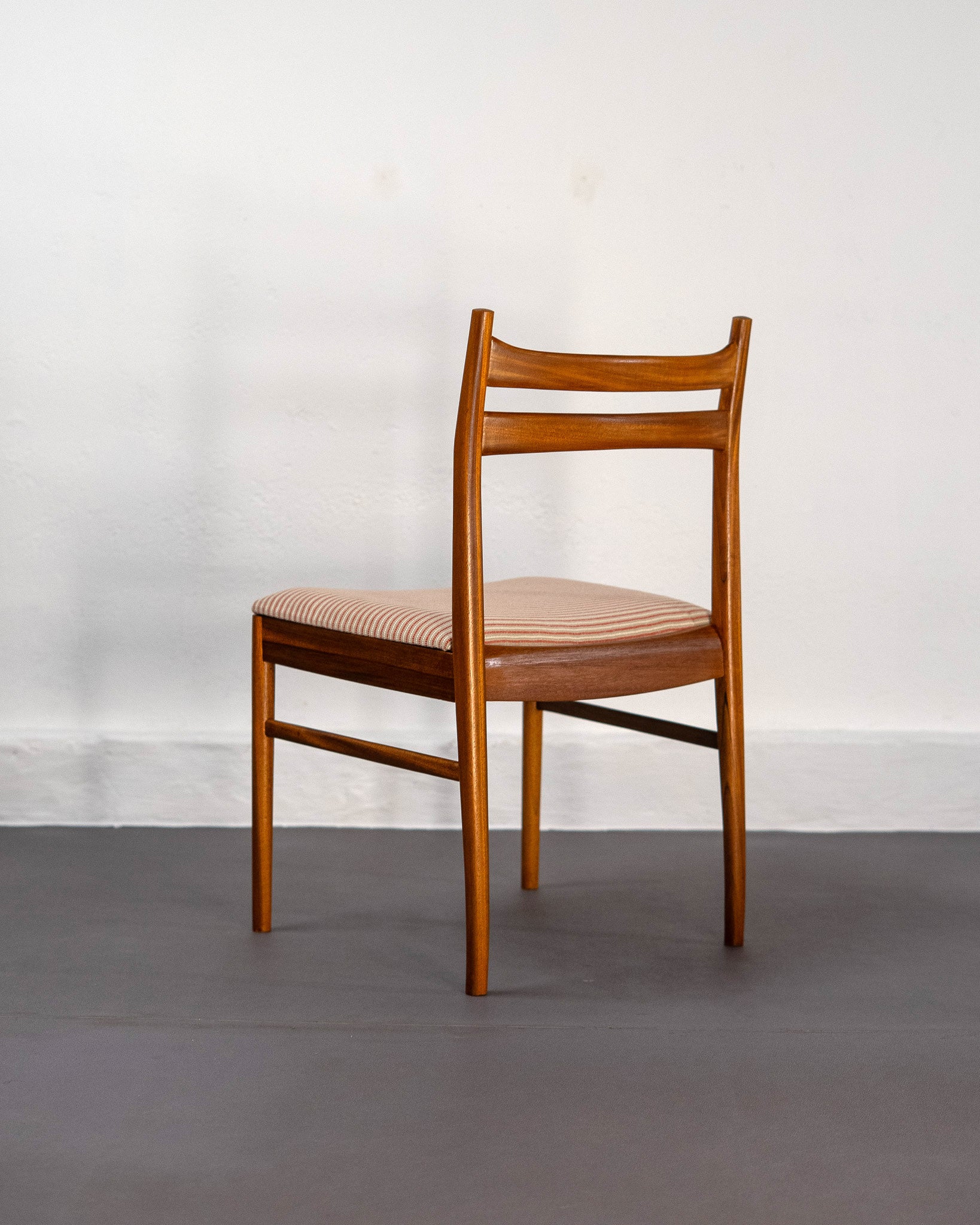 Set_of_6_Mid_Century_Teak_Dining_Chairs_by_T._Robertson_for_A.H._McIntosh_&_Co