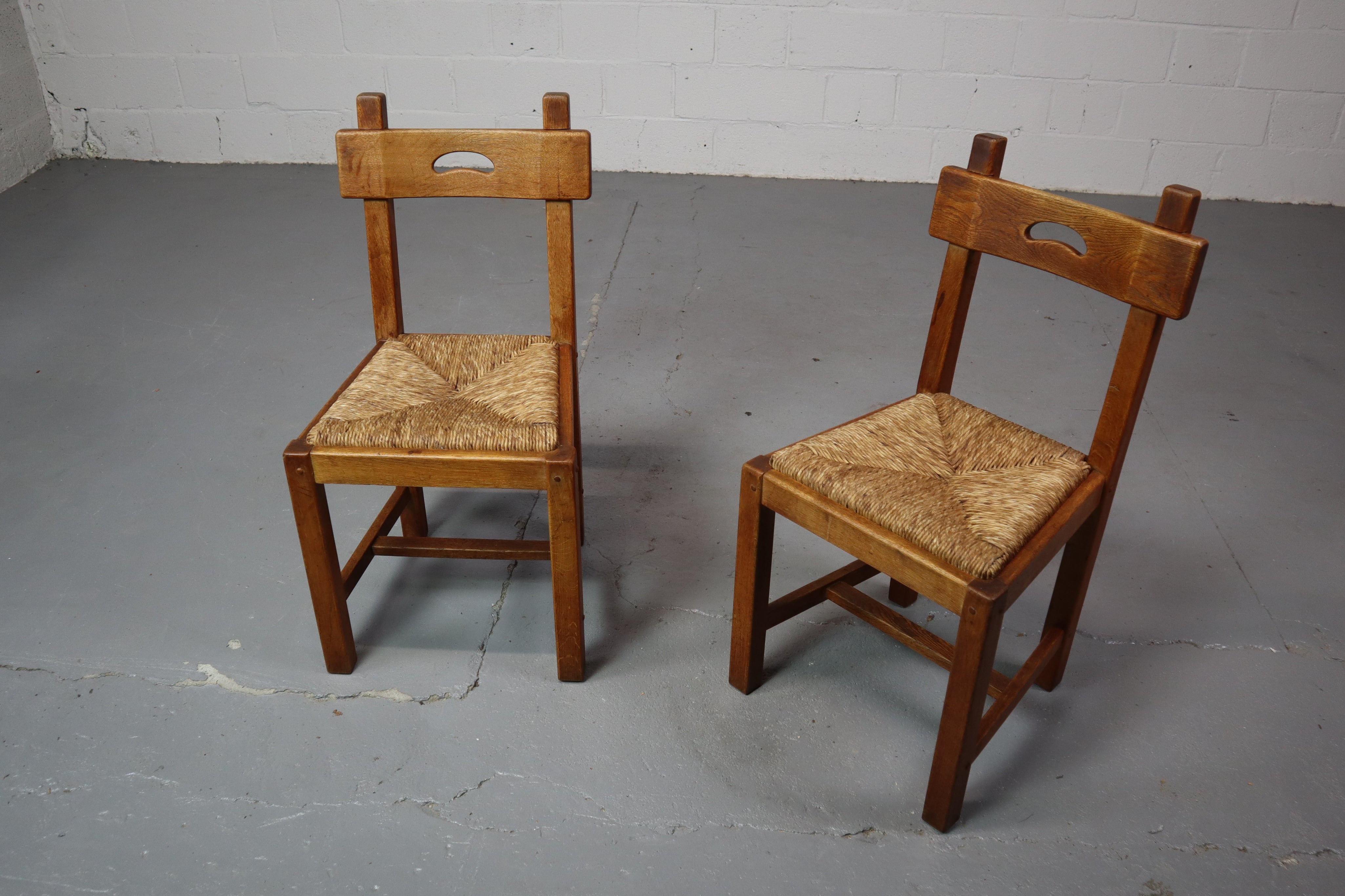 Set_of_6_brutalist_rustic_dining_chairs_in_Oak_and_Rush_1960_s