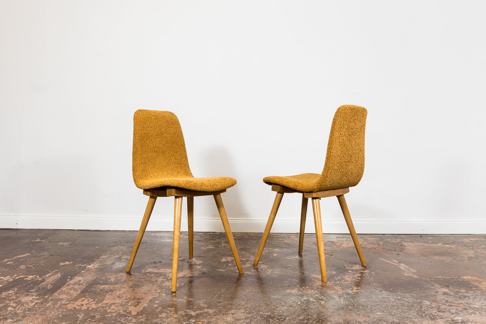 Set_of_6_dining_chairs_A-6150_by_FAMEG_Poland_1960_s