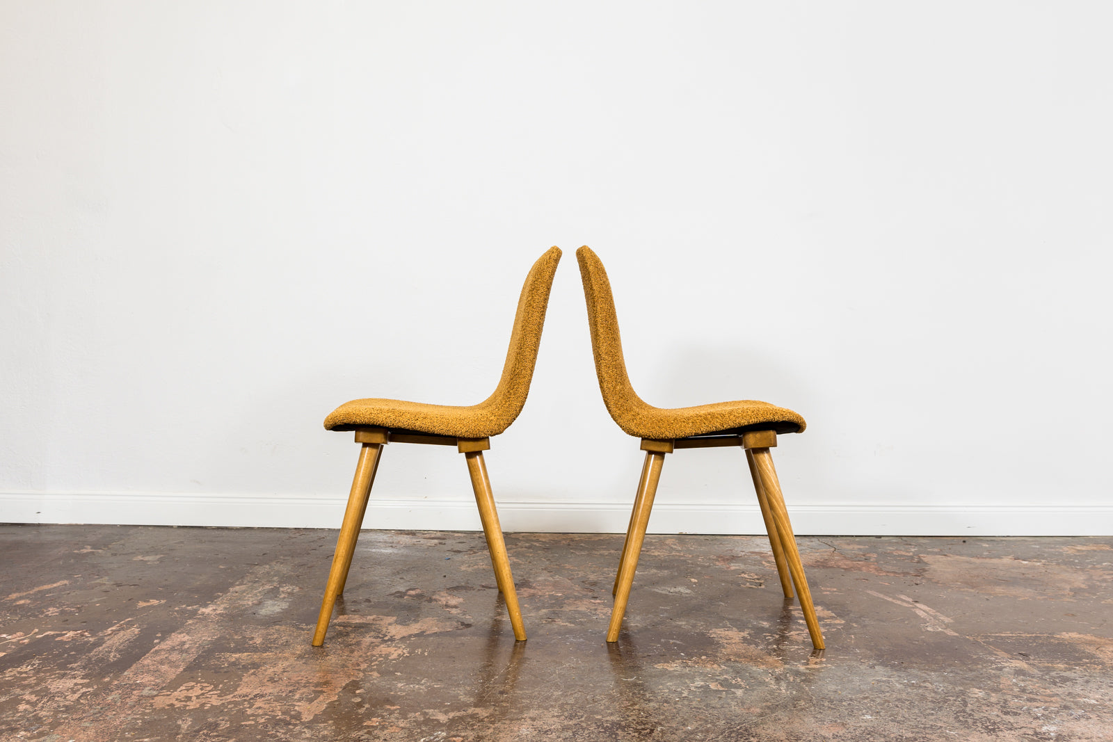 Set_of_6_dining_chairs_A-6150_by_FAMEG_Poland_1960_s