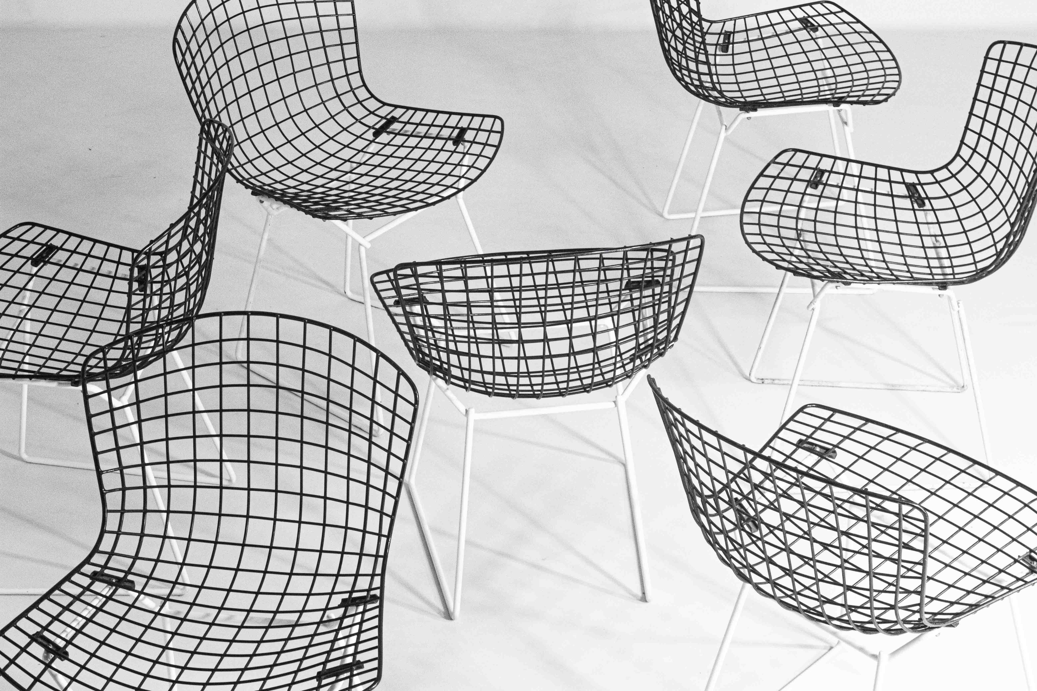 Set_of_7_Black_and_White_wire_chairs_by_Harry_Bertoia_for_Knoll_International_1970
