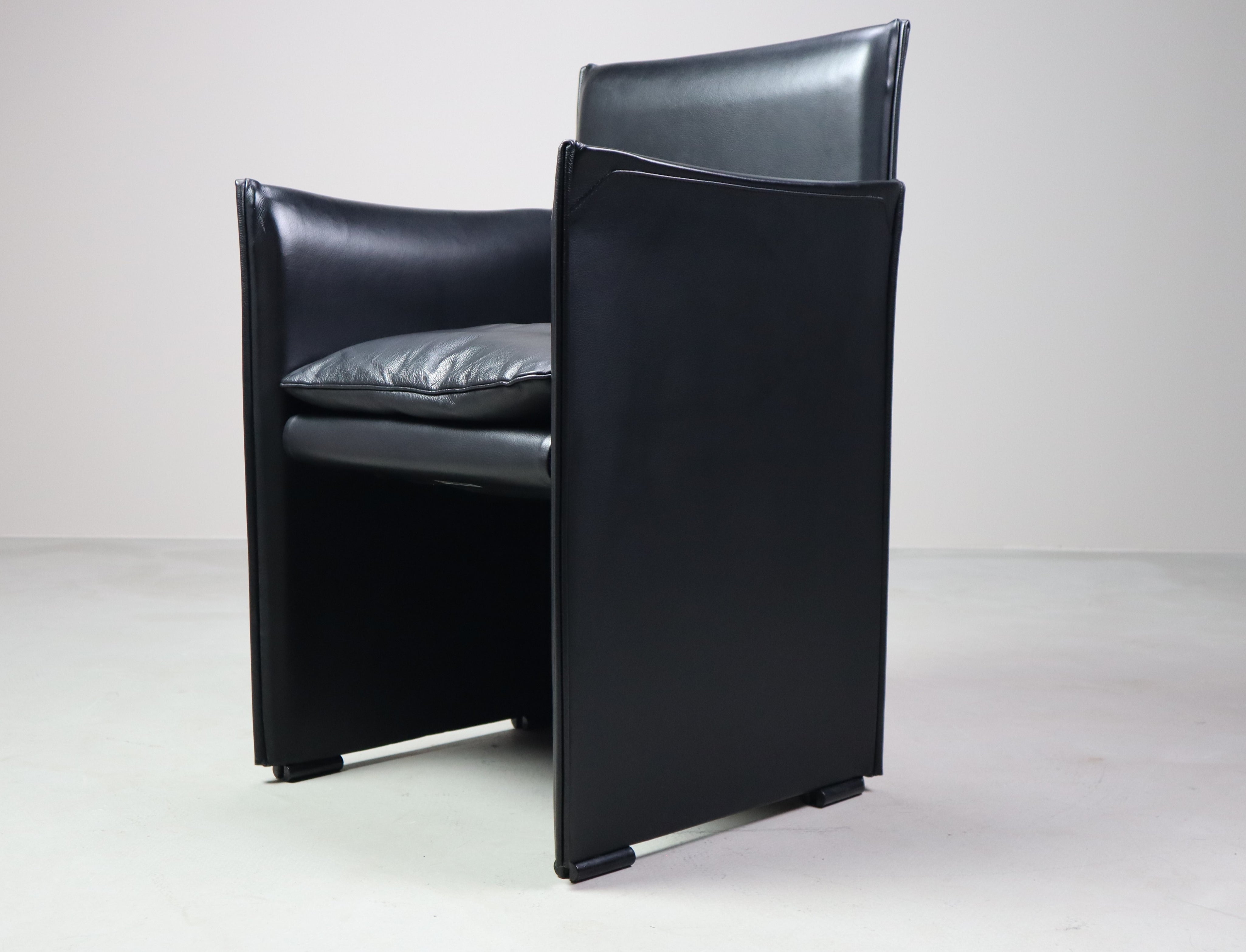Set_of_8_Break_401_armchairs_by_Mario_Bellini_for_Cassina_1976