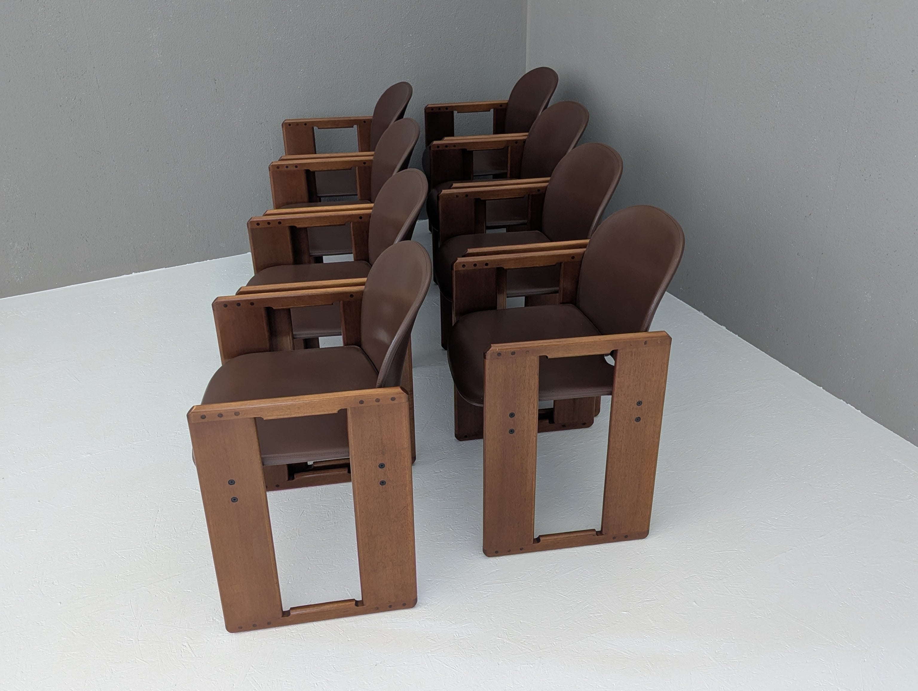 Set_of_8_Dialogo_Chairs_by_Afra_Tobia_Scarpa_for_B_B_Italia_1970s