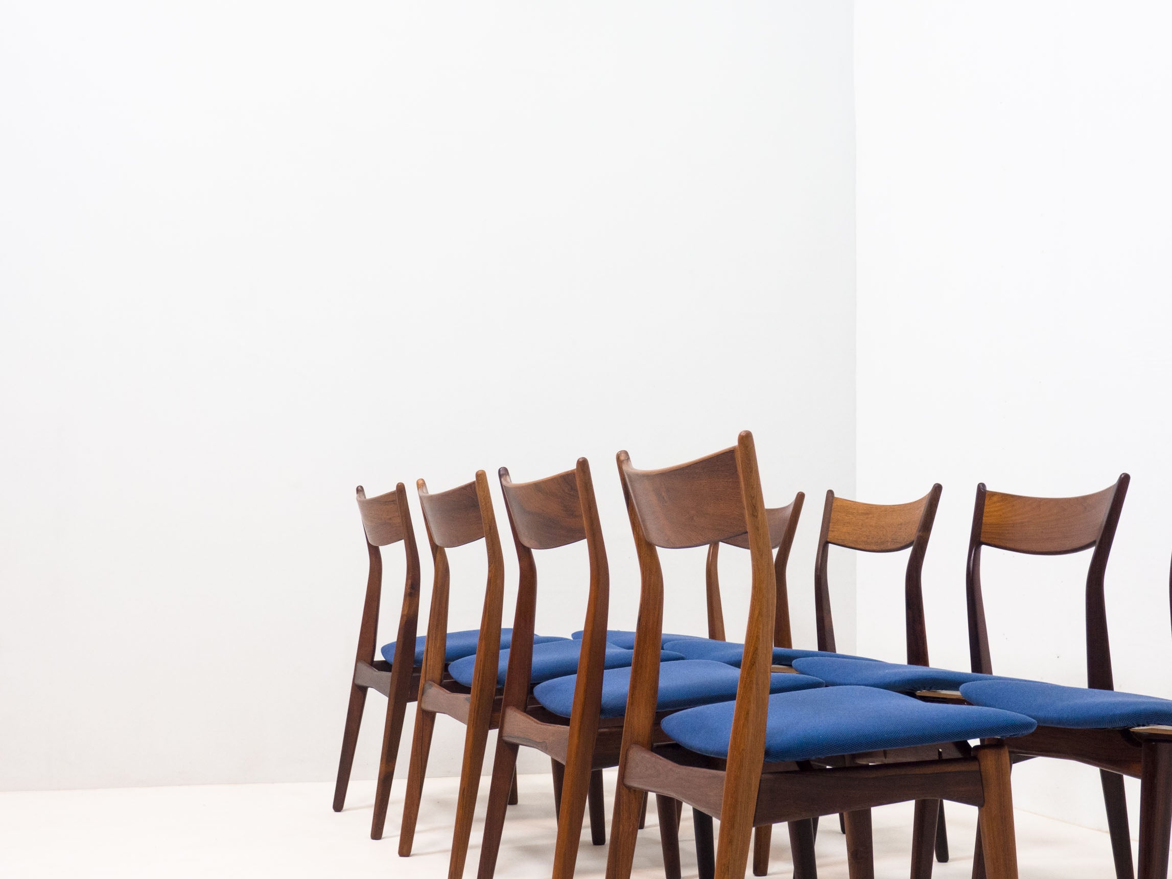 Set_of_8_Rosewood_Dining_Chairs_by_H.P._Hansen_M_belindustri