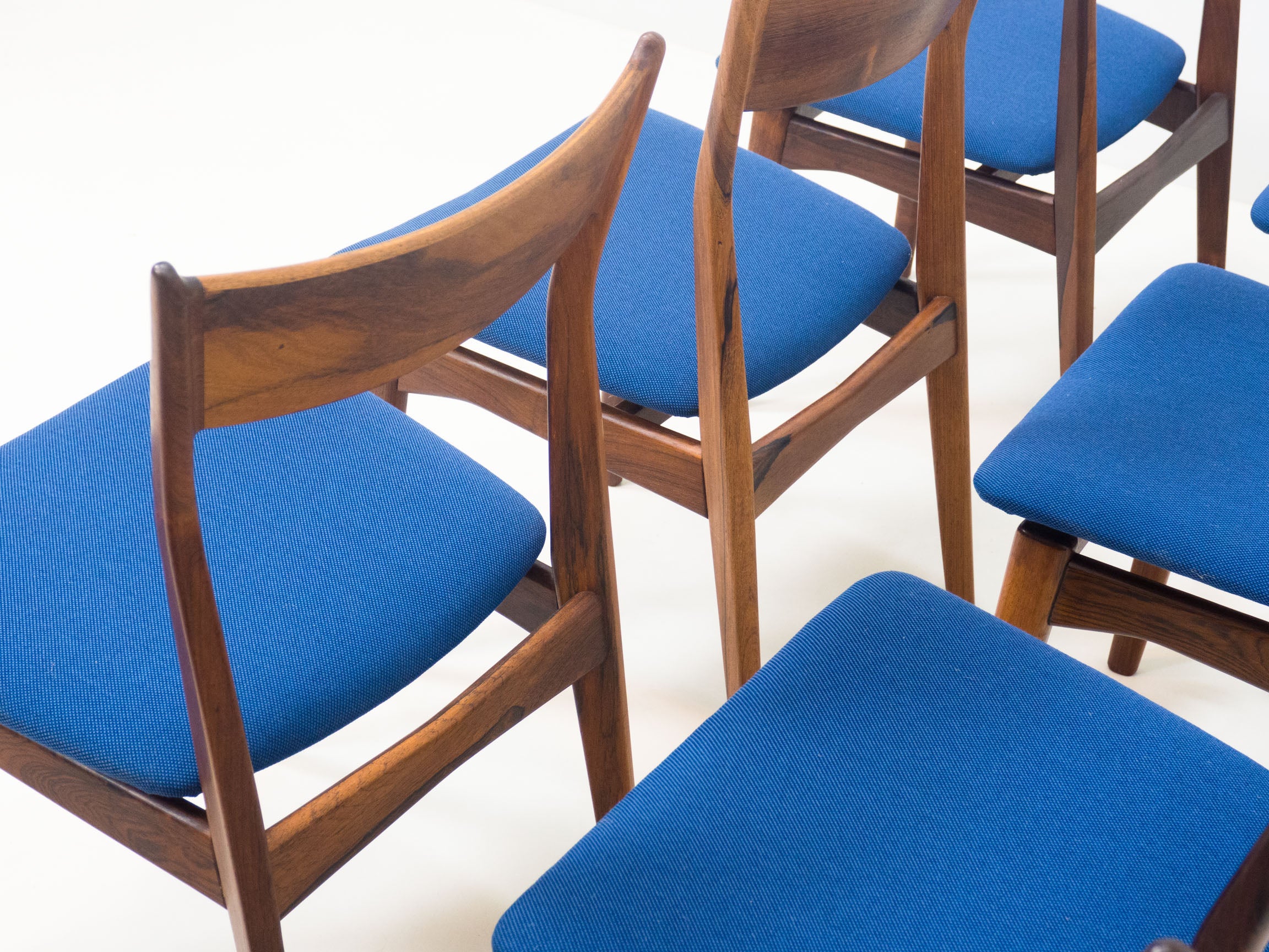 Set_of_8_Rosewood_Dining_Chairs_by_H.P._Hansen_M_belindustri