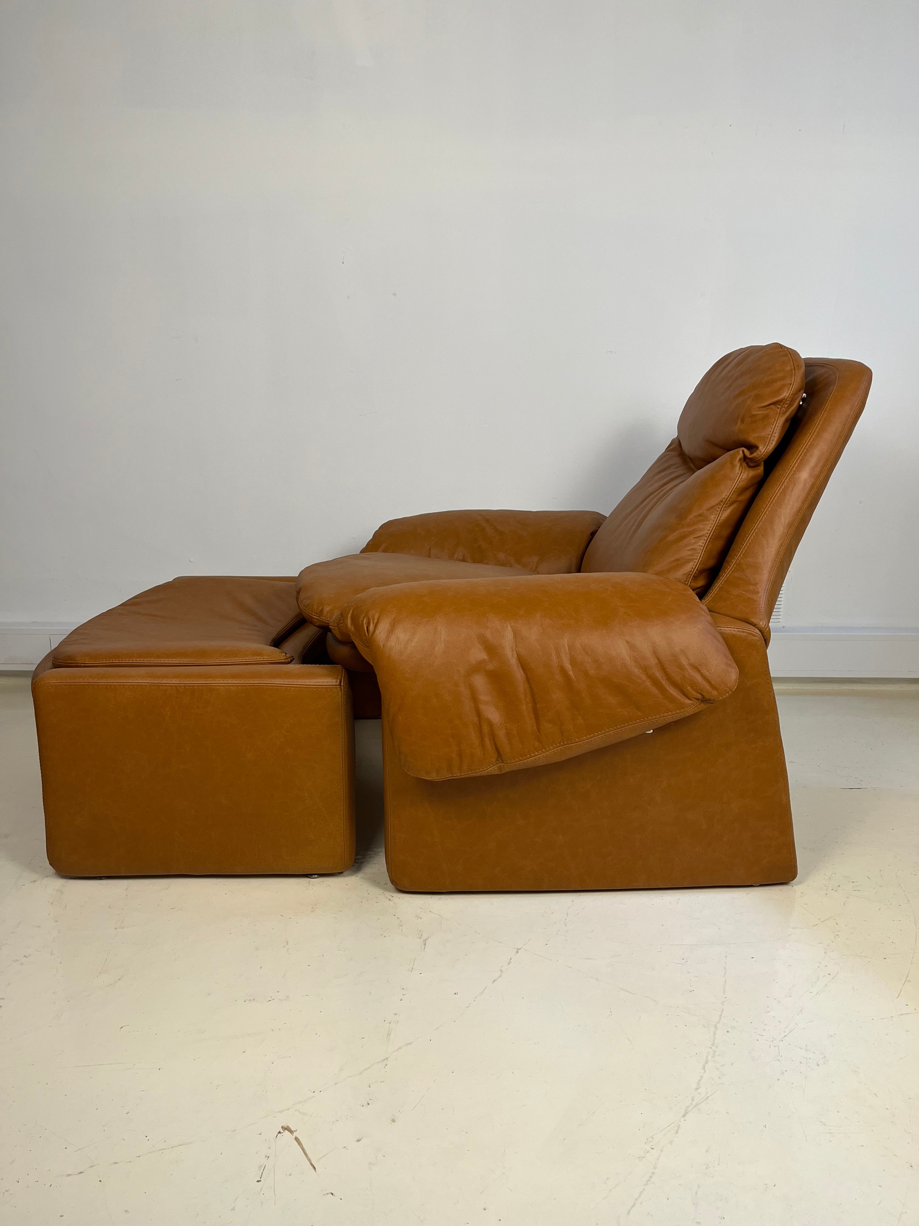 Set_of_P60_Lounge_Chair_and_Ottoman_attributed_to_Vittorio_Introini