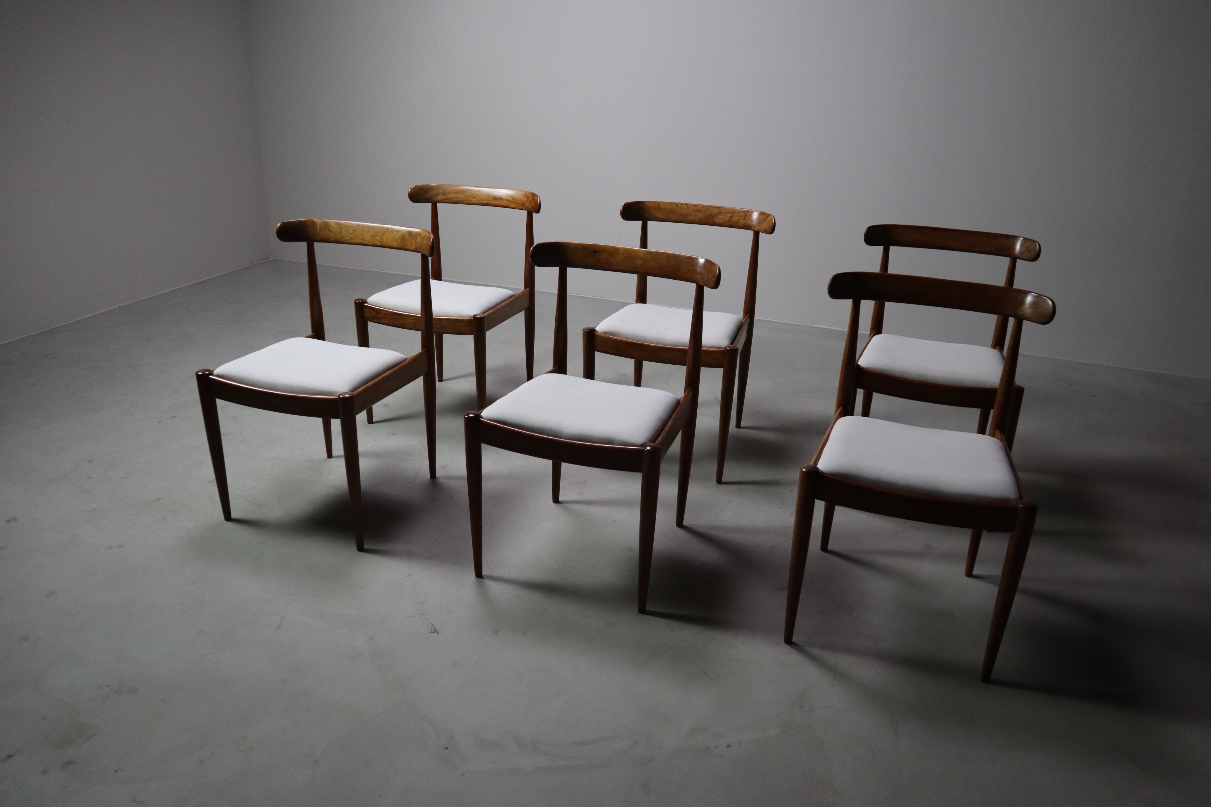 Set_of_6_Alfred_Hendrickx_Model_500_dining_chairs_in_Rosewood