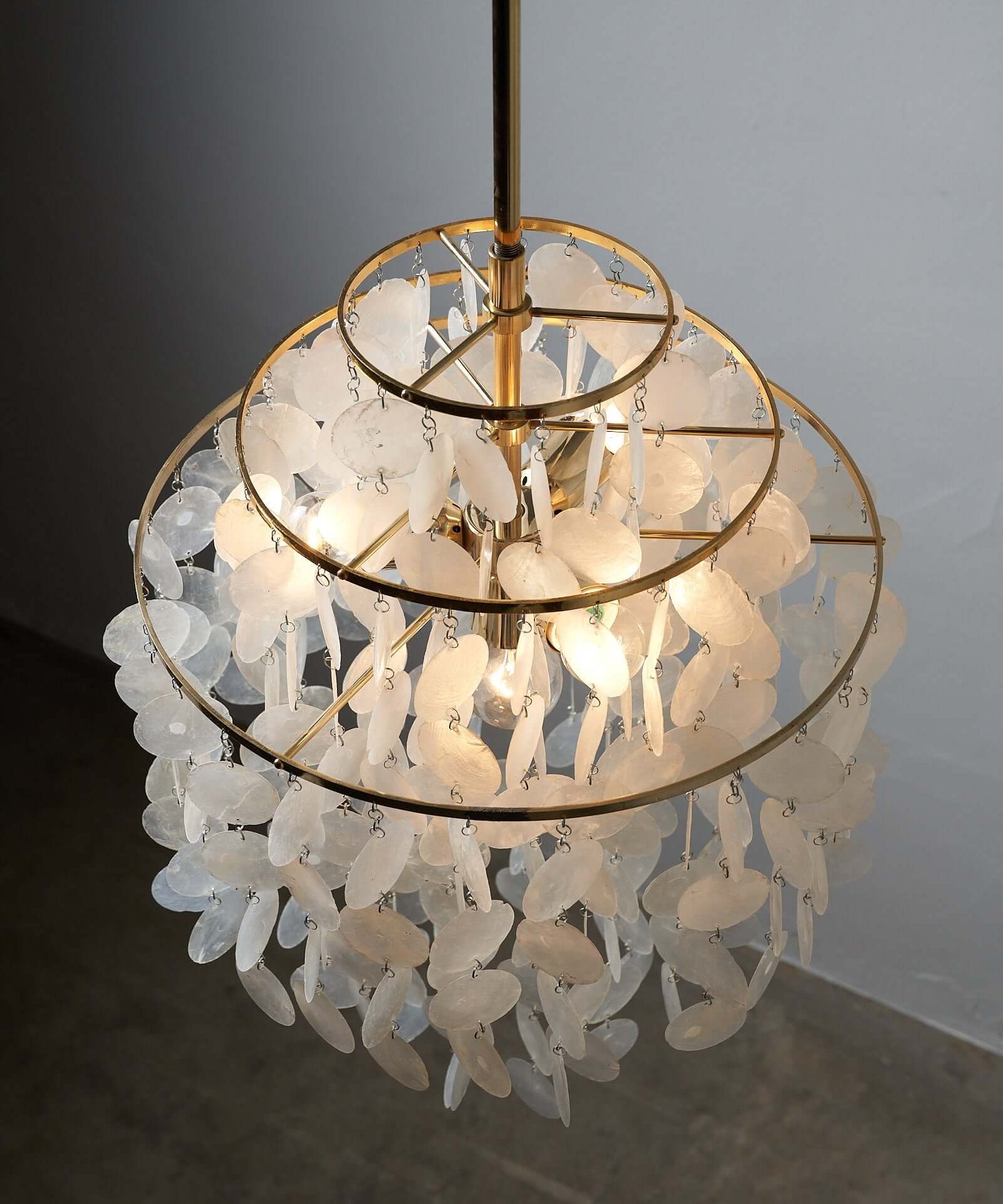 Shell_Pendant_model_FUN_1_DM_Verner_Panton