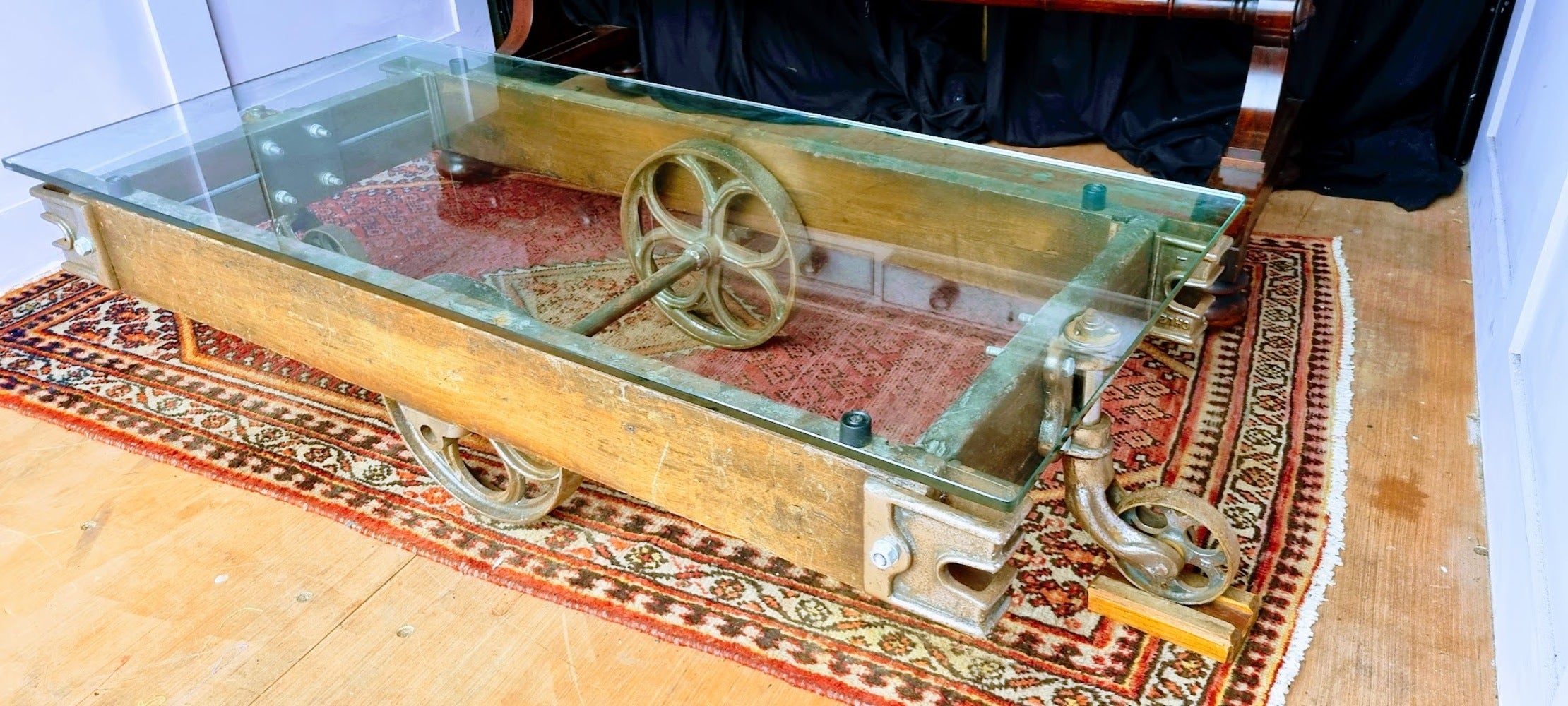 Stunning_repurposed_Railway_trolley_coffee_table