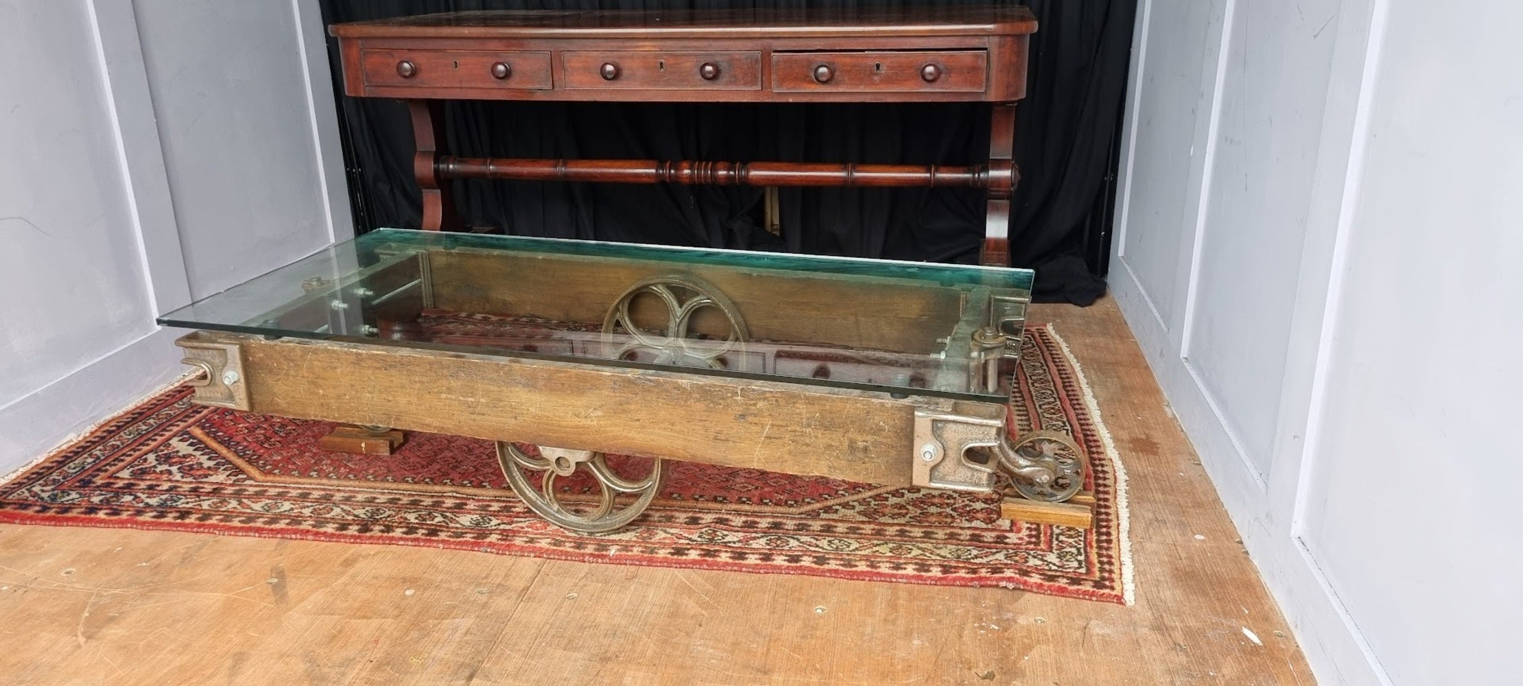 Stunning_repurposed_Railway_trolley_coffee_table