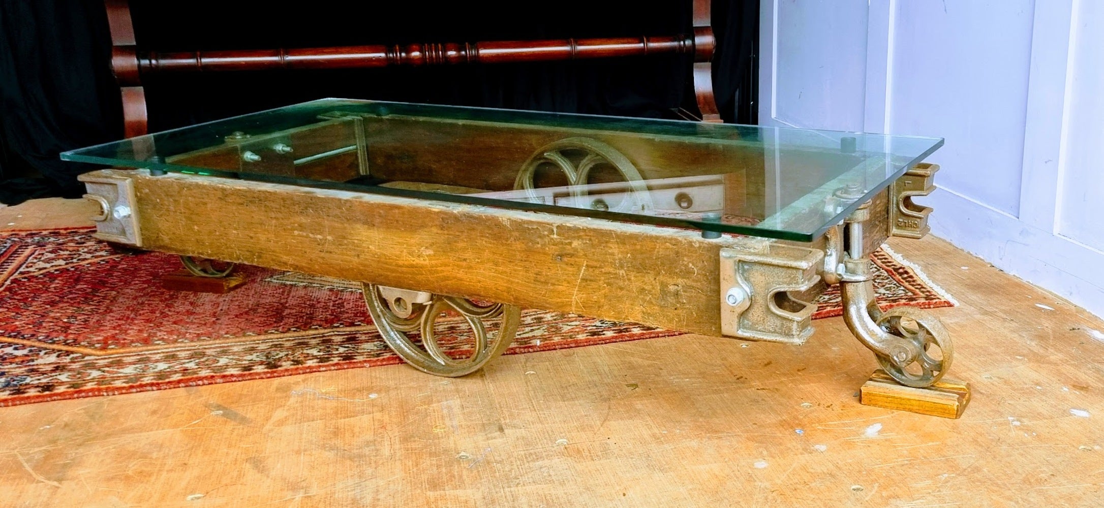 Stunning_repurposed_Railway_trolley_coffee_table