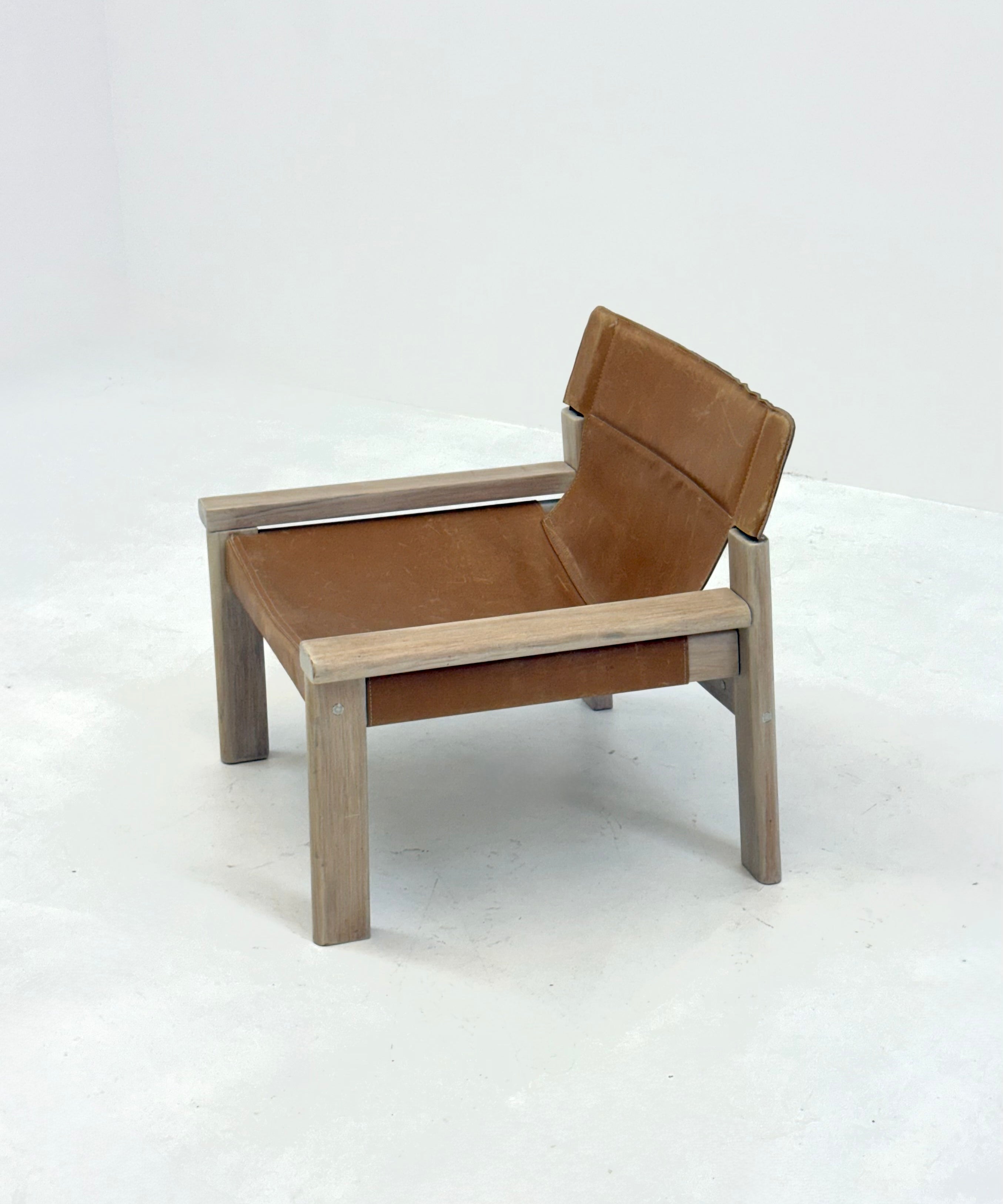 Stylish_vintage_armchair_with_saddle_leather_seat