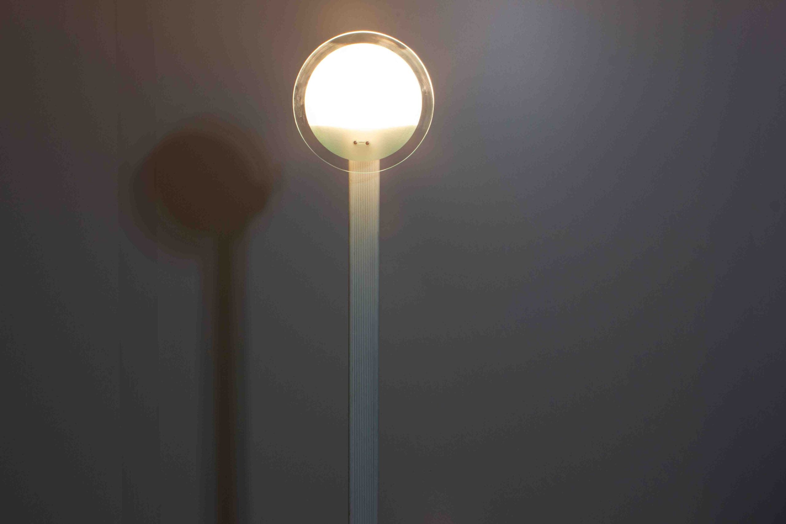 Sunset_Memphis_Style_Floor_Lamp_from_1980s_Italy