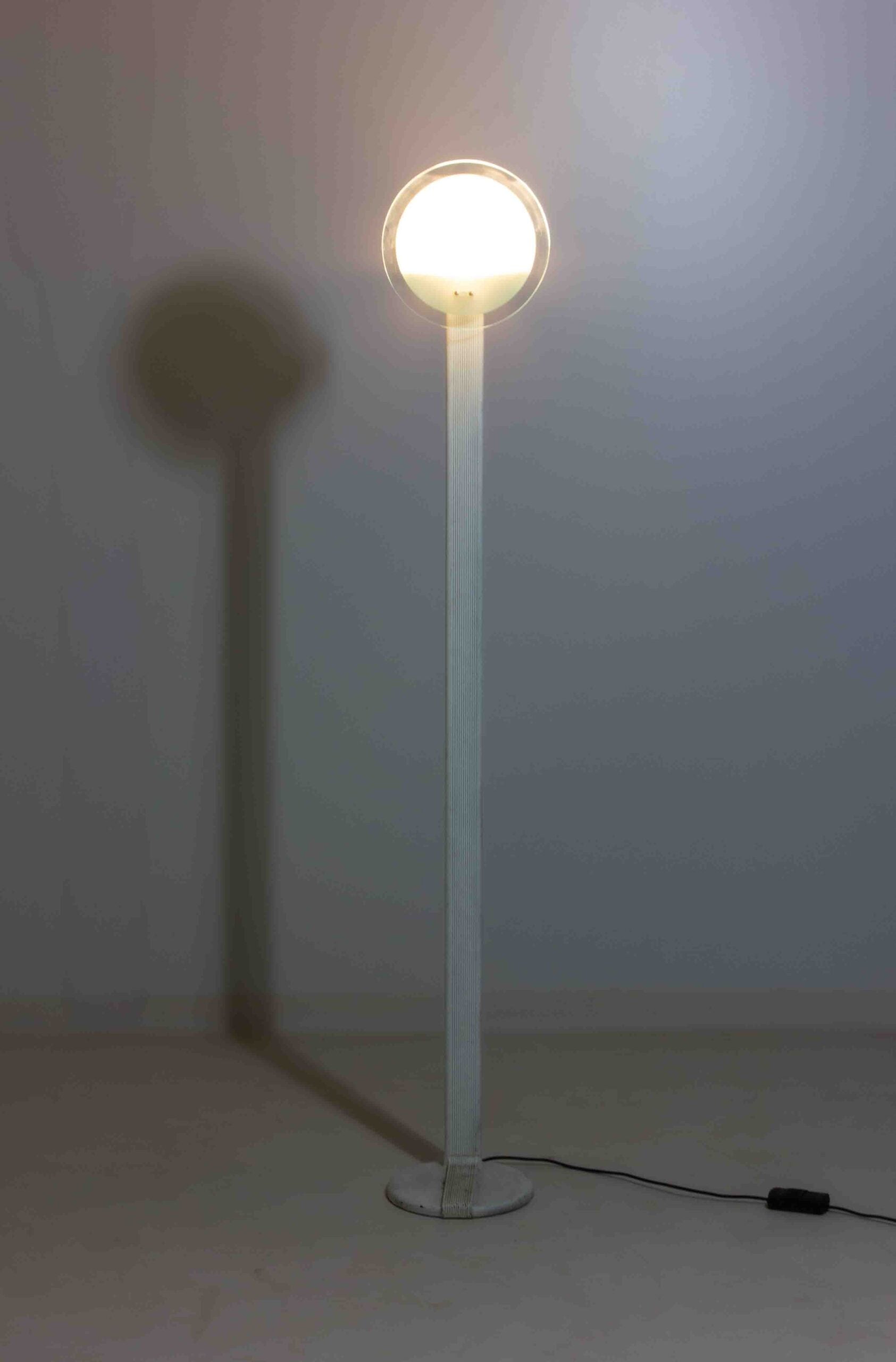 Sunset_Memphis_Style_Floor_Lamp_from_1980s_Italy