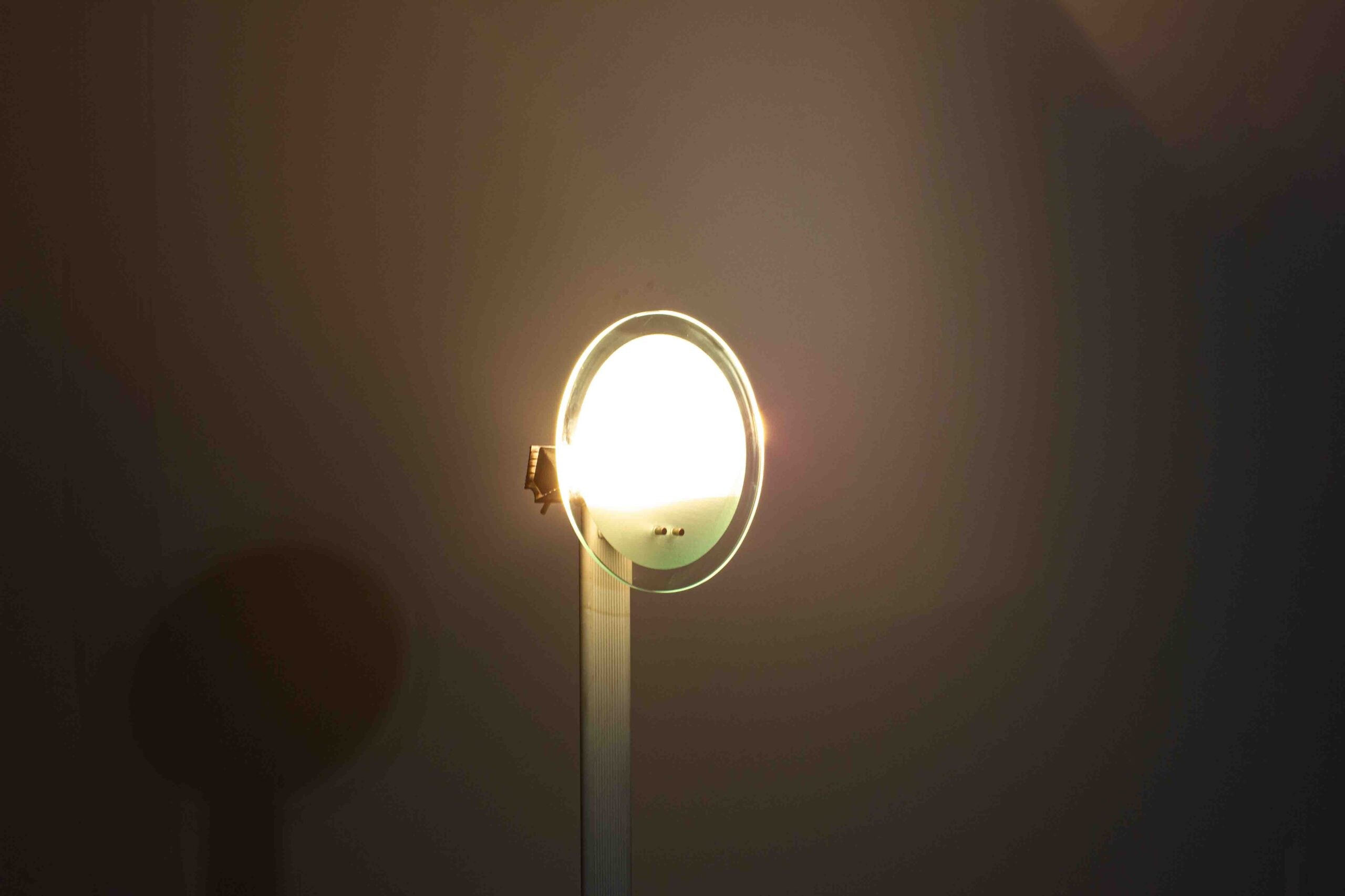 Sunset_Memphis_Style_Floor_Lamp_from_1980s_Italy