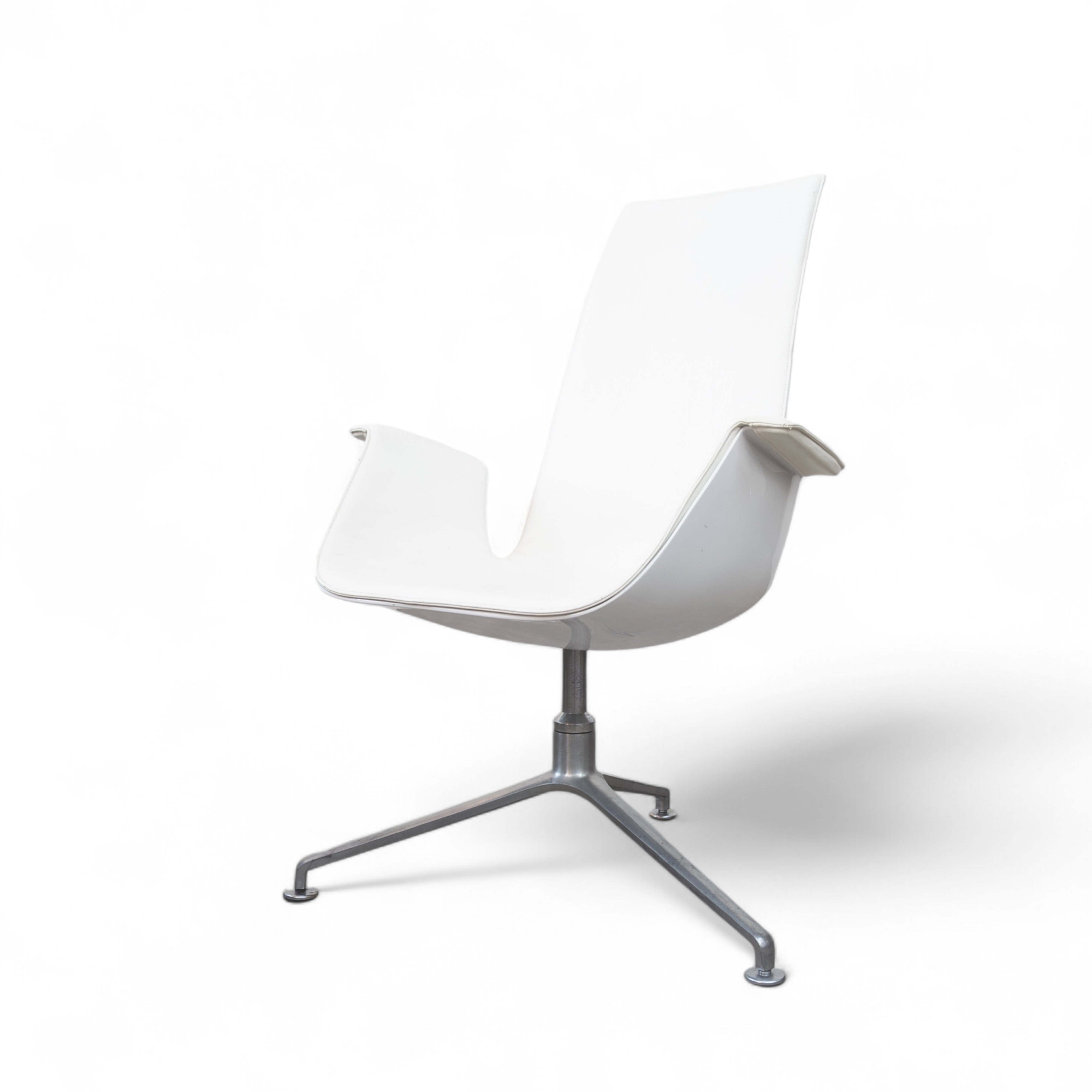 Swivel_Tulip_chair_FK6725_by_Preben_Fabricius_J_rgen_Kastholm