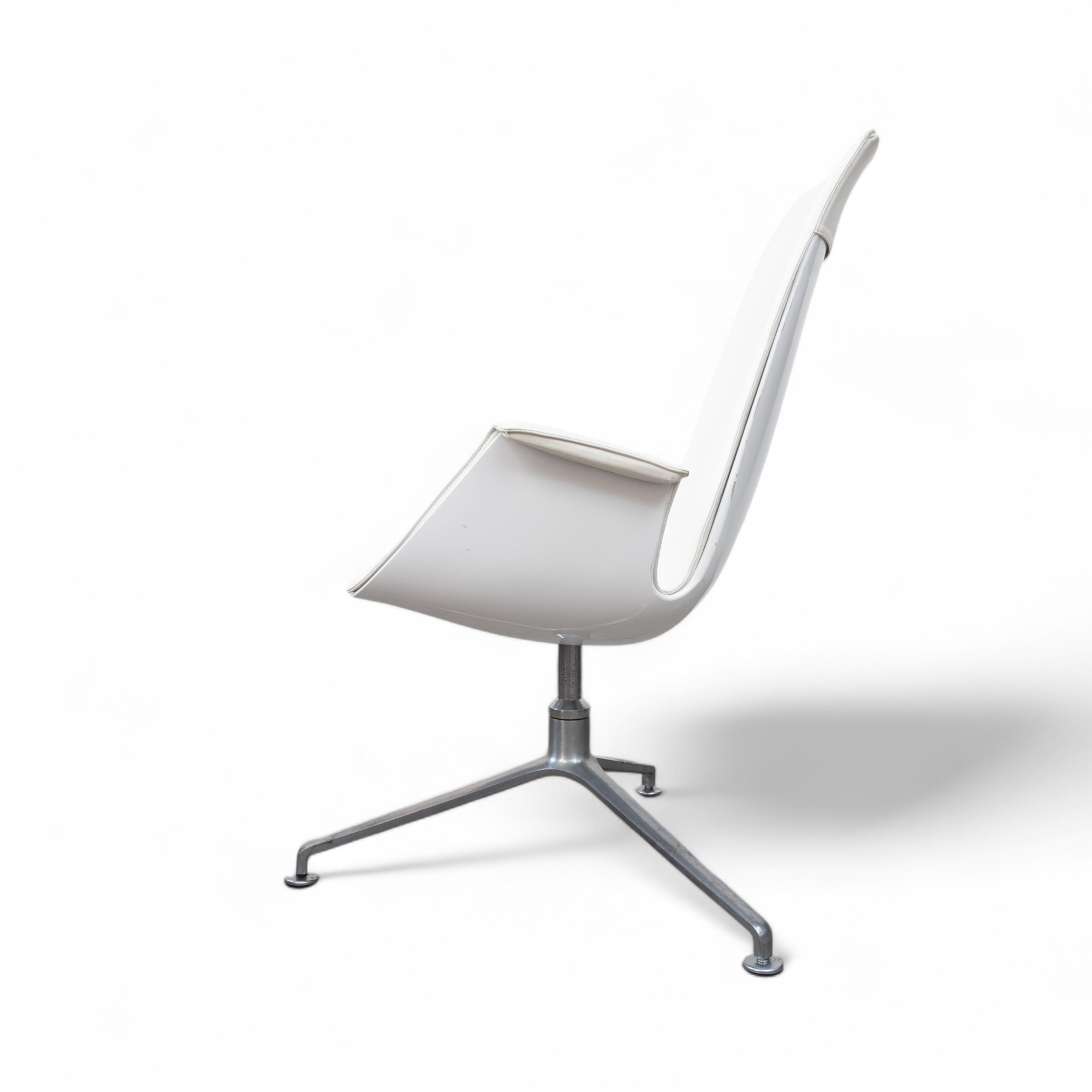 Swivel_Tulip_chair_FK6725_by_Preben_Fabricius_J_rgen_Kastholm