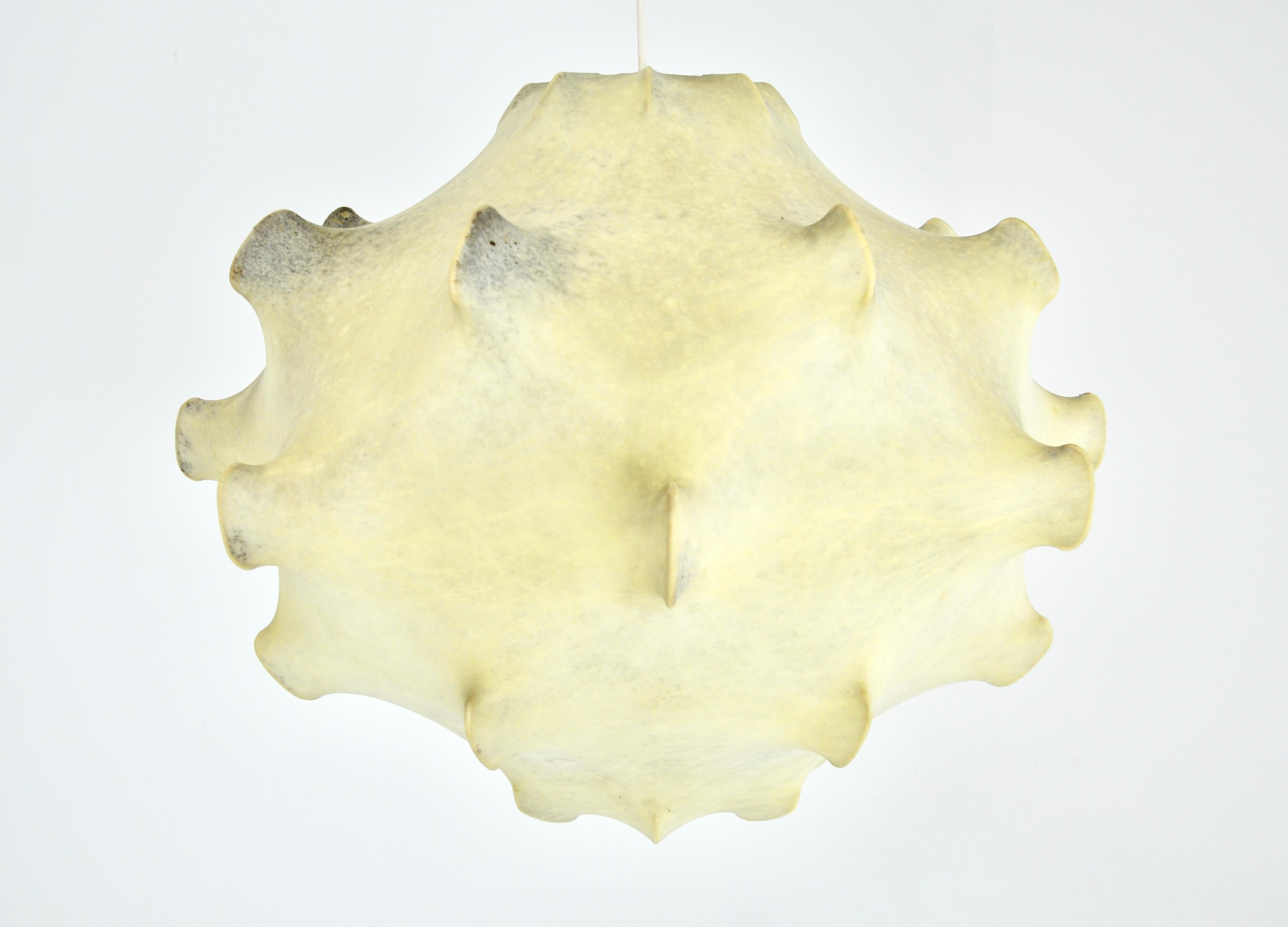 Taraxacum_hanging_lamp_by_Achille_Pier_Giacomo_Castiglioni_for_Flos_1960s