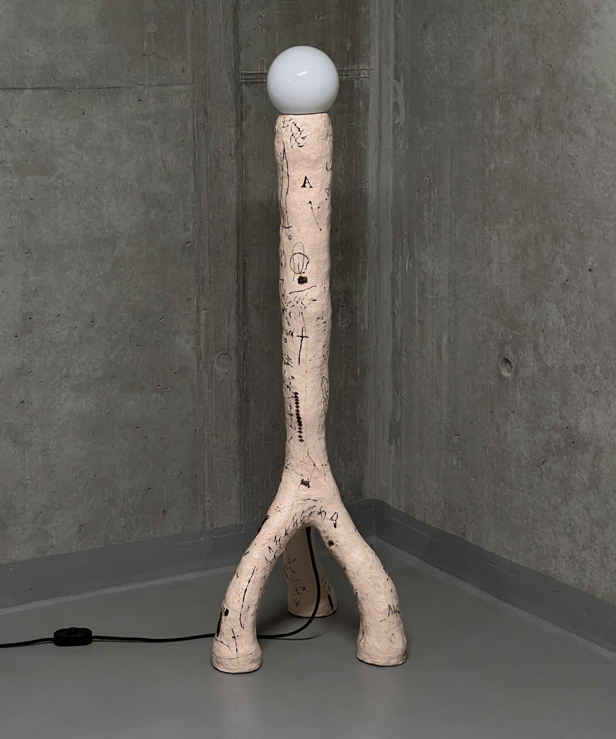 Tattooed_Shining_Creature_Lamp