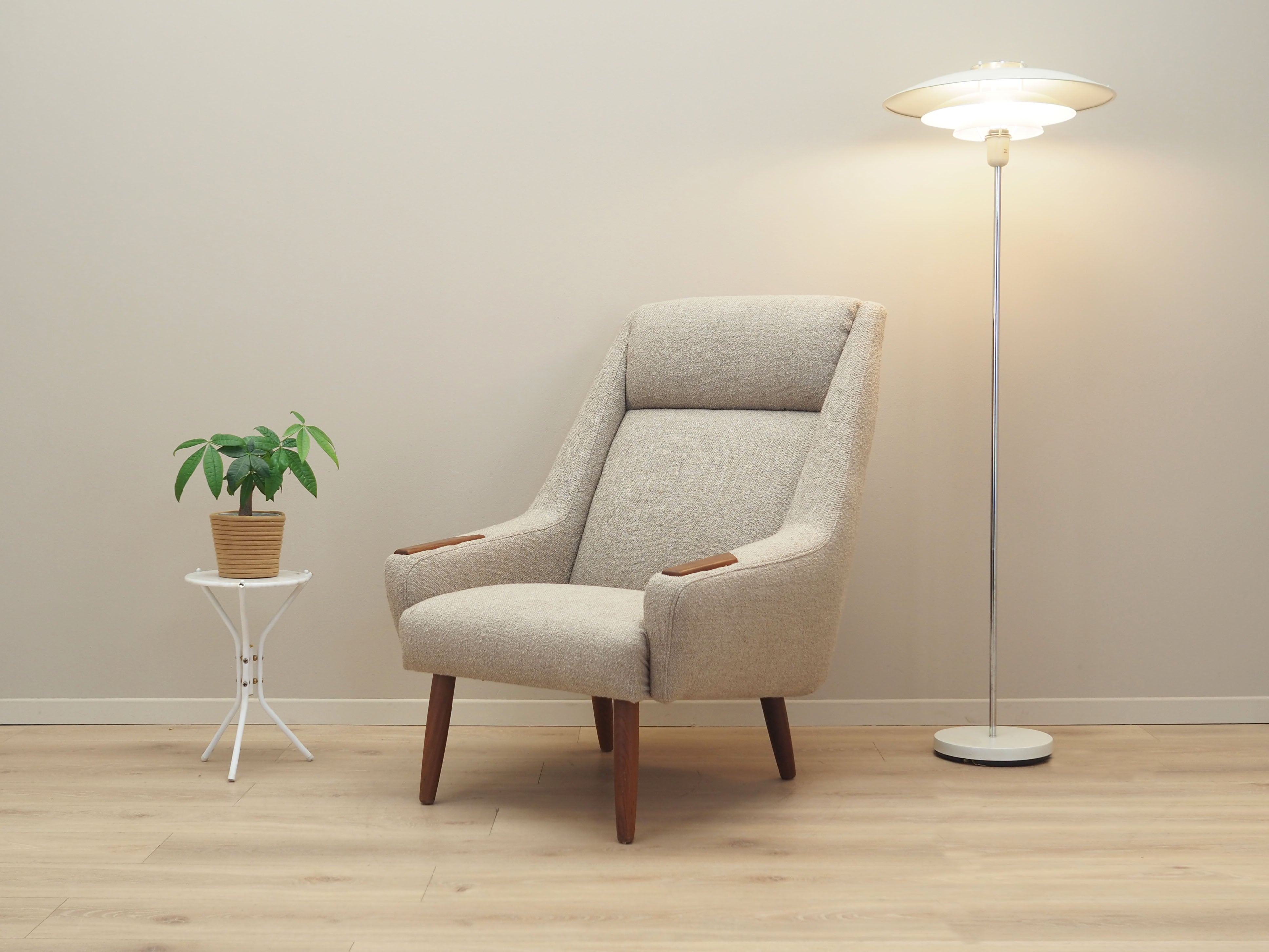 Teak_armchair_Danish_design_from_1960s_production_Denmark