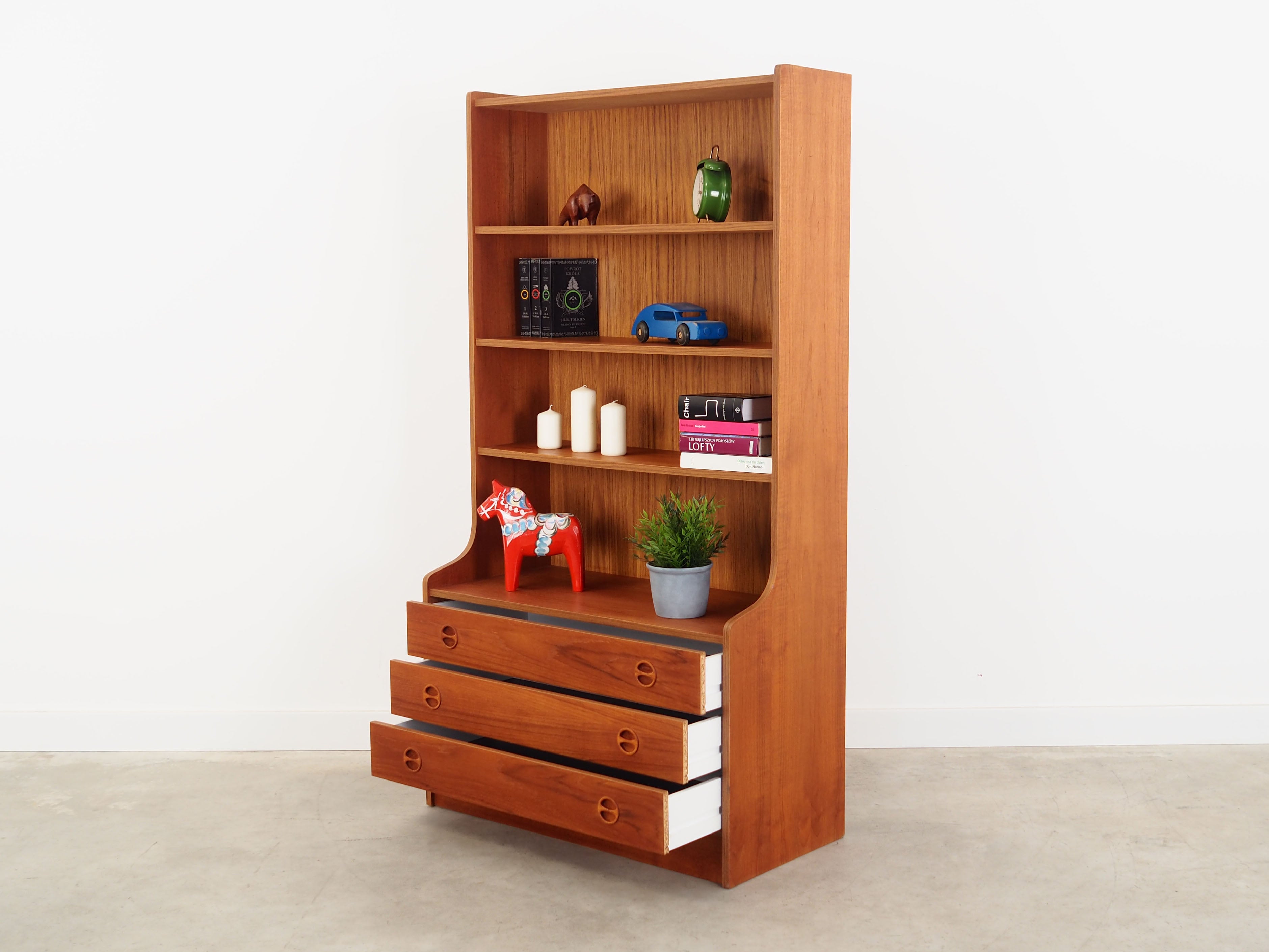 Teak_bookcase_Danish_design_1960s_production_Denmark