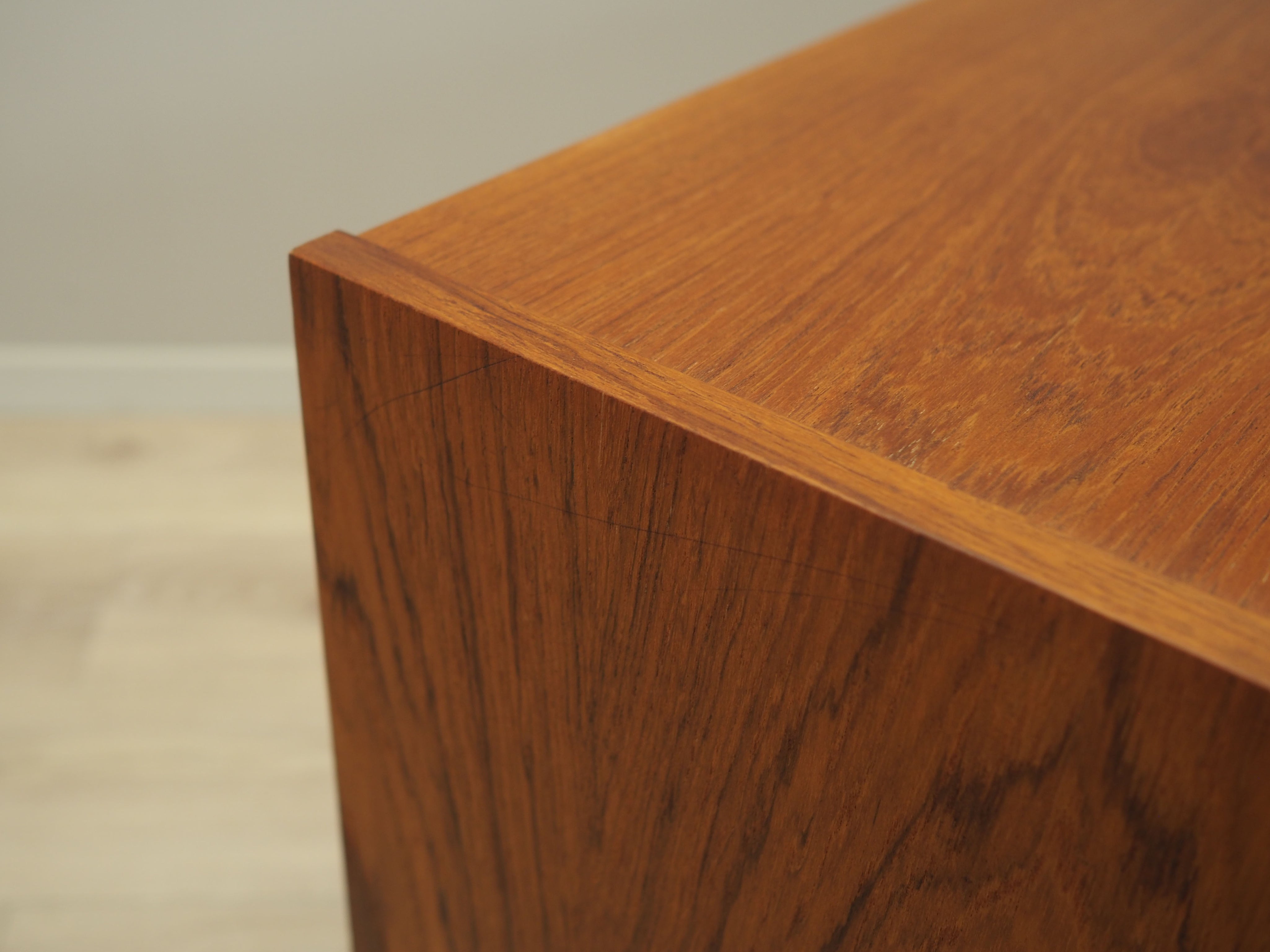Teak_bookcase_Danish_design_1970s