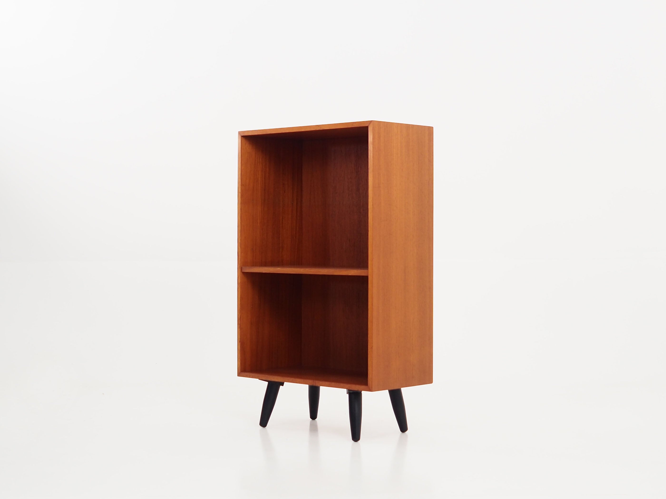 Teak_bookcase_Danish_design_from_1970s