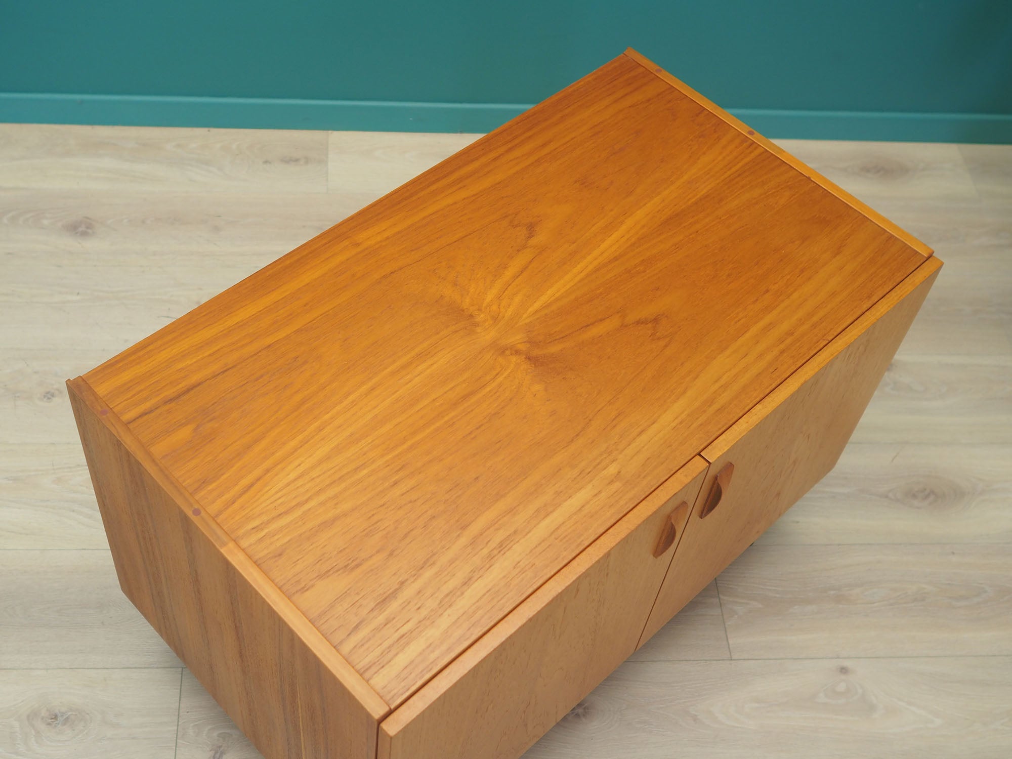 Teak_cabinet_Danish_design_1960s