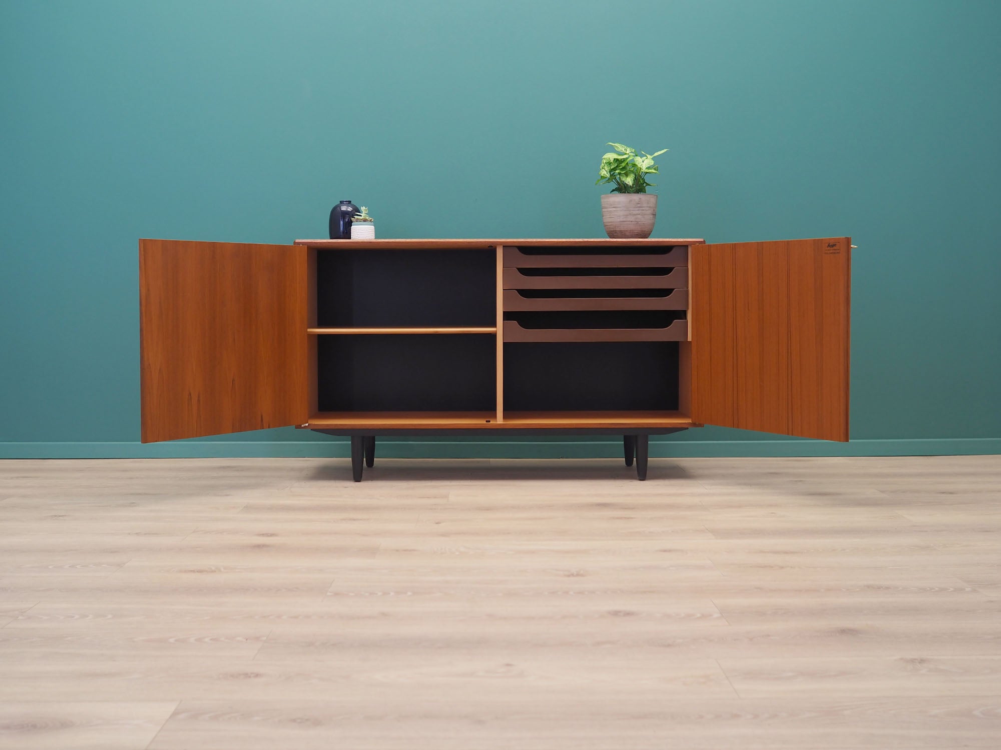 Teak_cabinet_Scandinavian_design_1960s_designer_Bertil_Fridhagen_manufacture_Bodafors