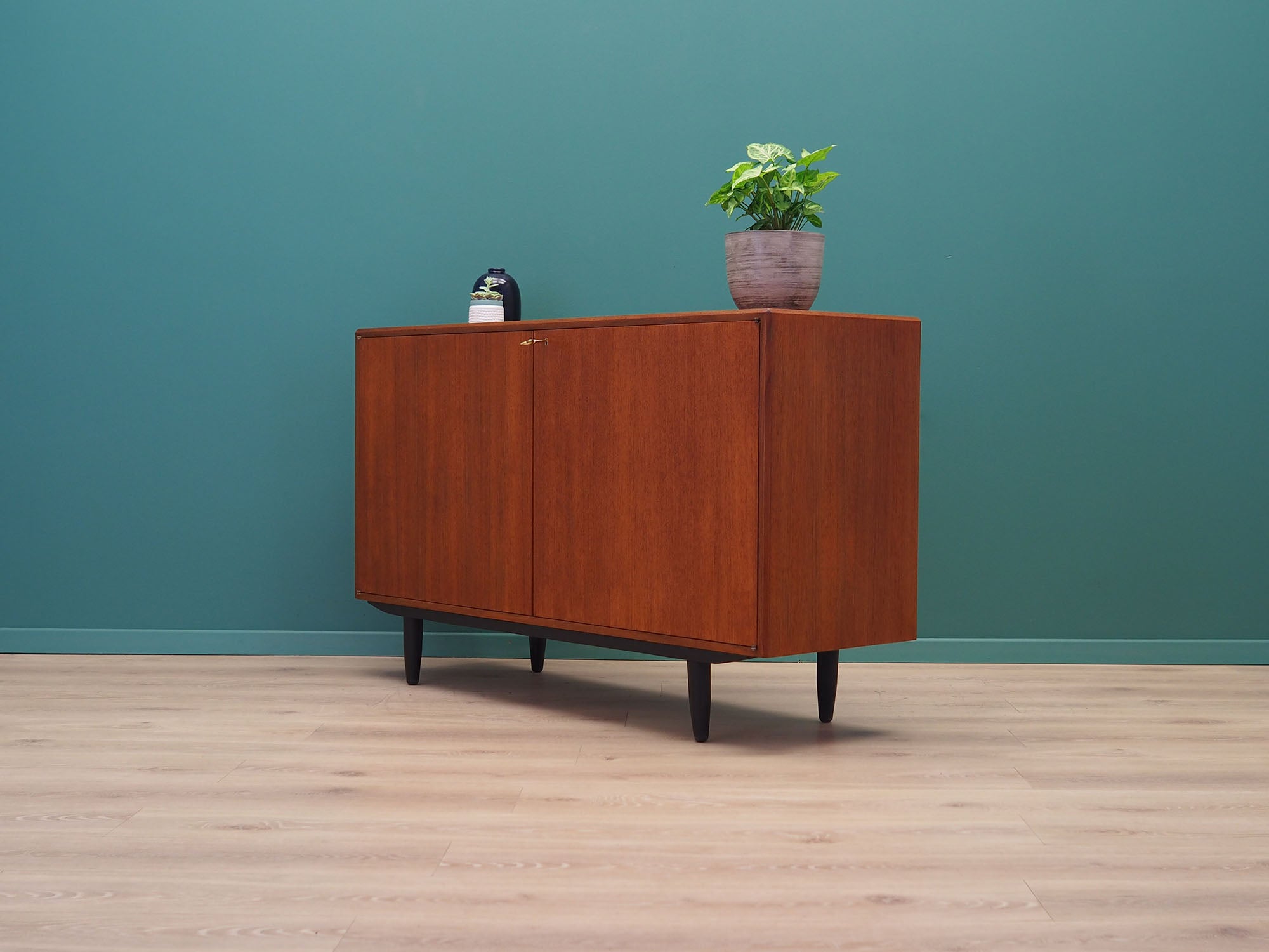 Teak_cabinet_Scandinavian_design_1960s_designer_Bertil_Fridhagen_manufacture_Bodafors