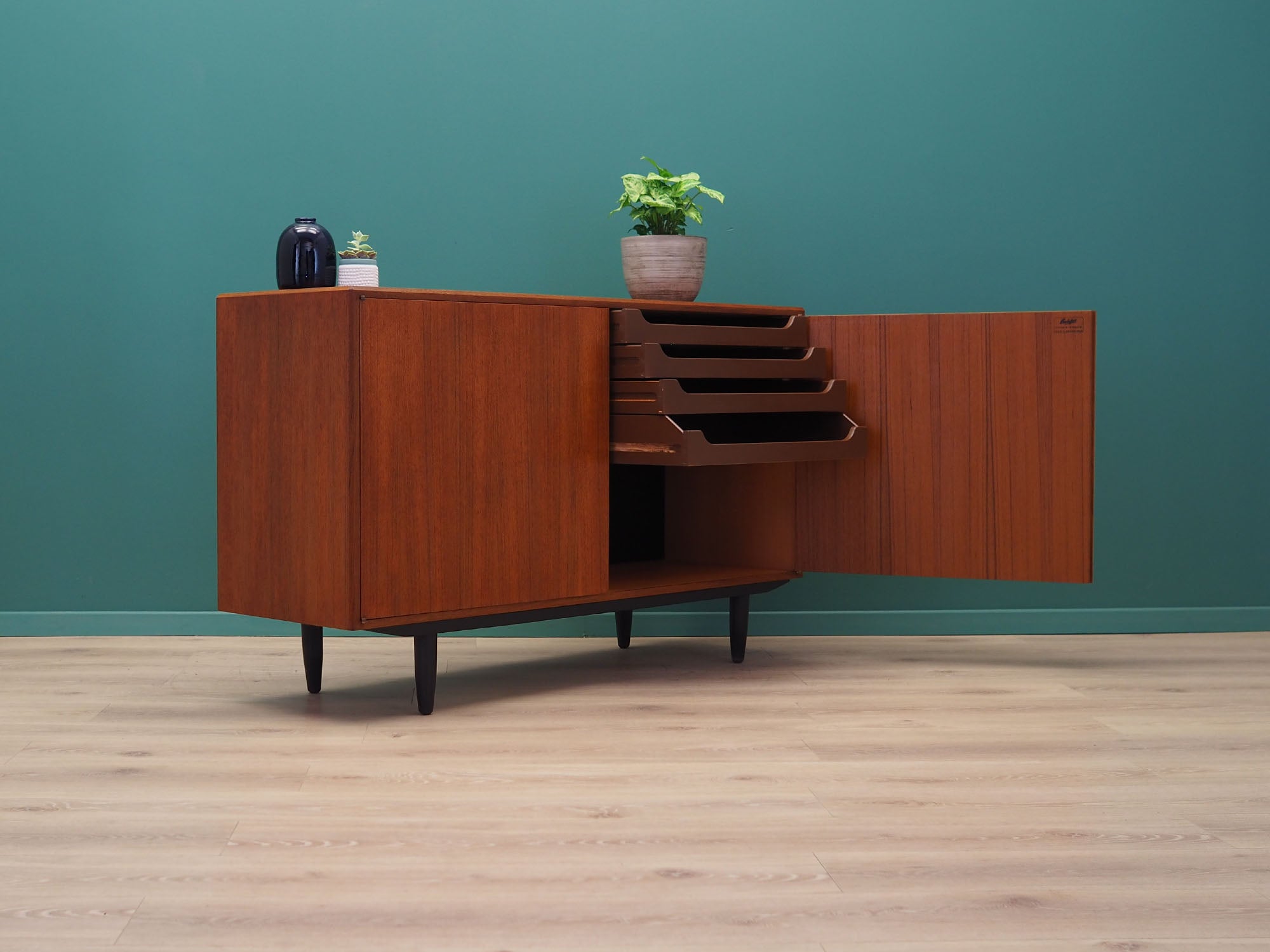 Teak_cabinet_Scandinavian_design_1960s_designer_Bertil_Fridhagen_manufacture_Bodafors