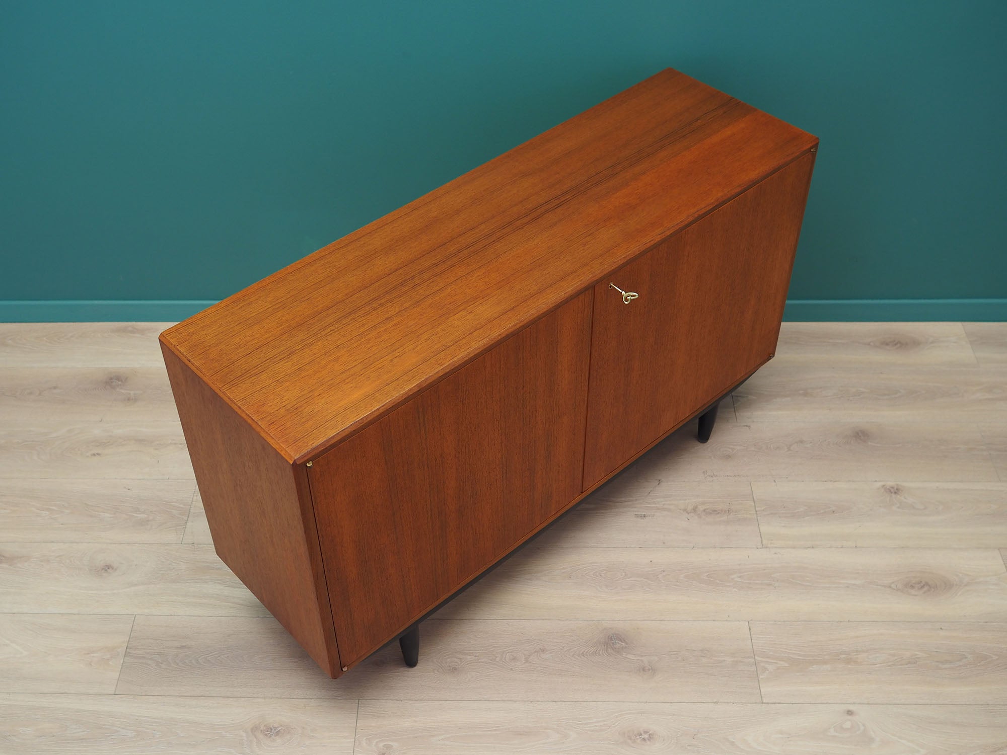 Teak_cabinet_Scandinavian_design_1960s_designer_Bertil_Fridhagen_manufacture_Bodafors