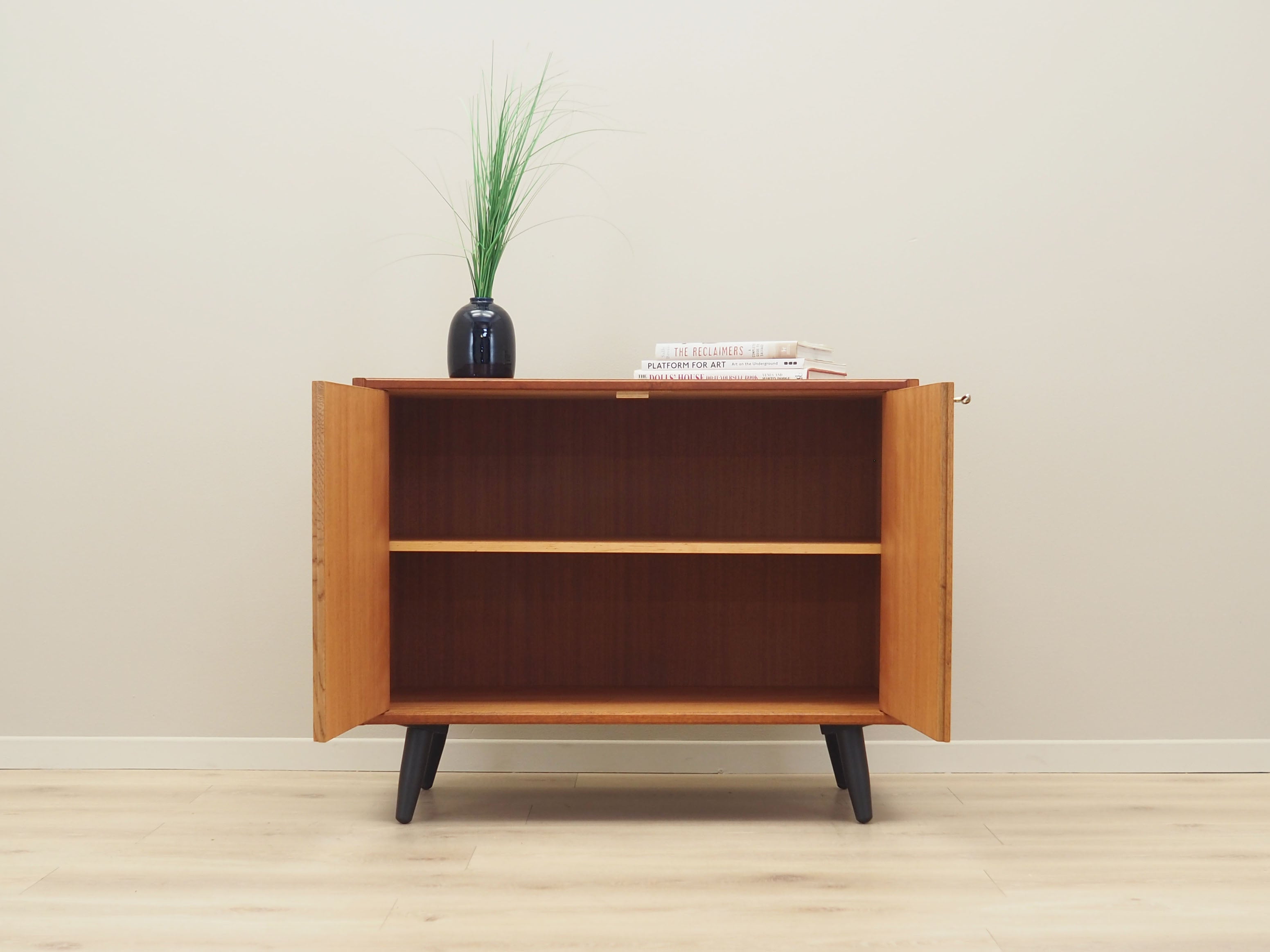 Teak_cabinet_in_Danish_design_1970s_production_Denmark