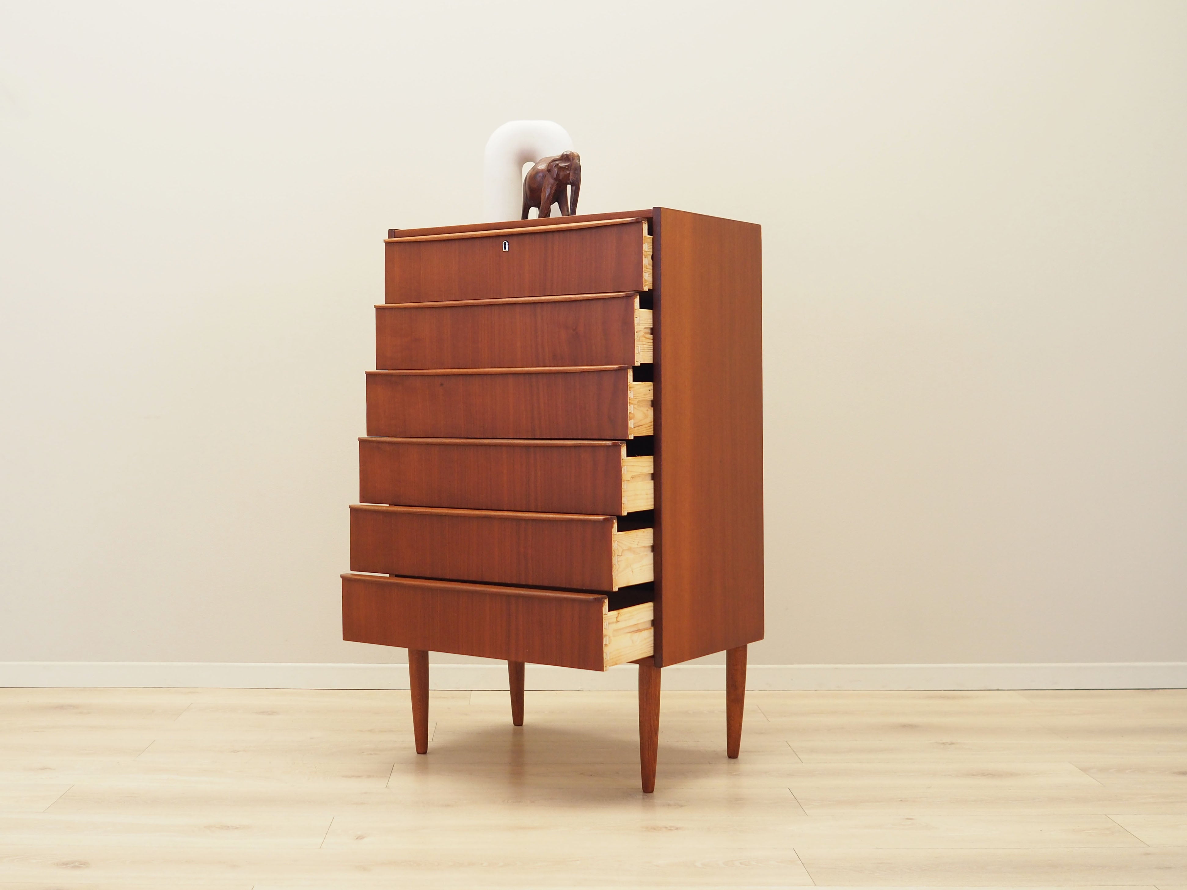 Teak_chest_of_drawers_Danish_design_1970s