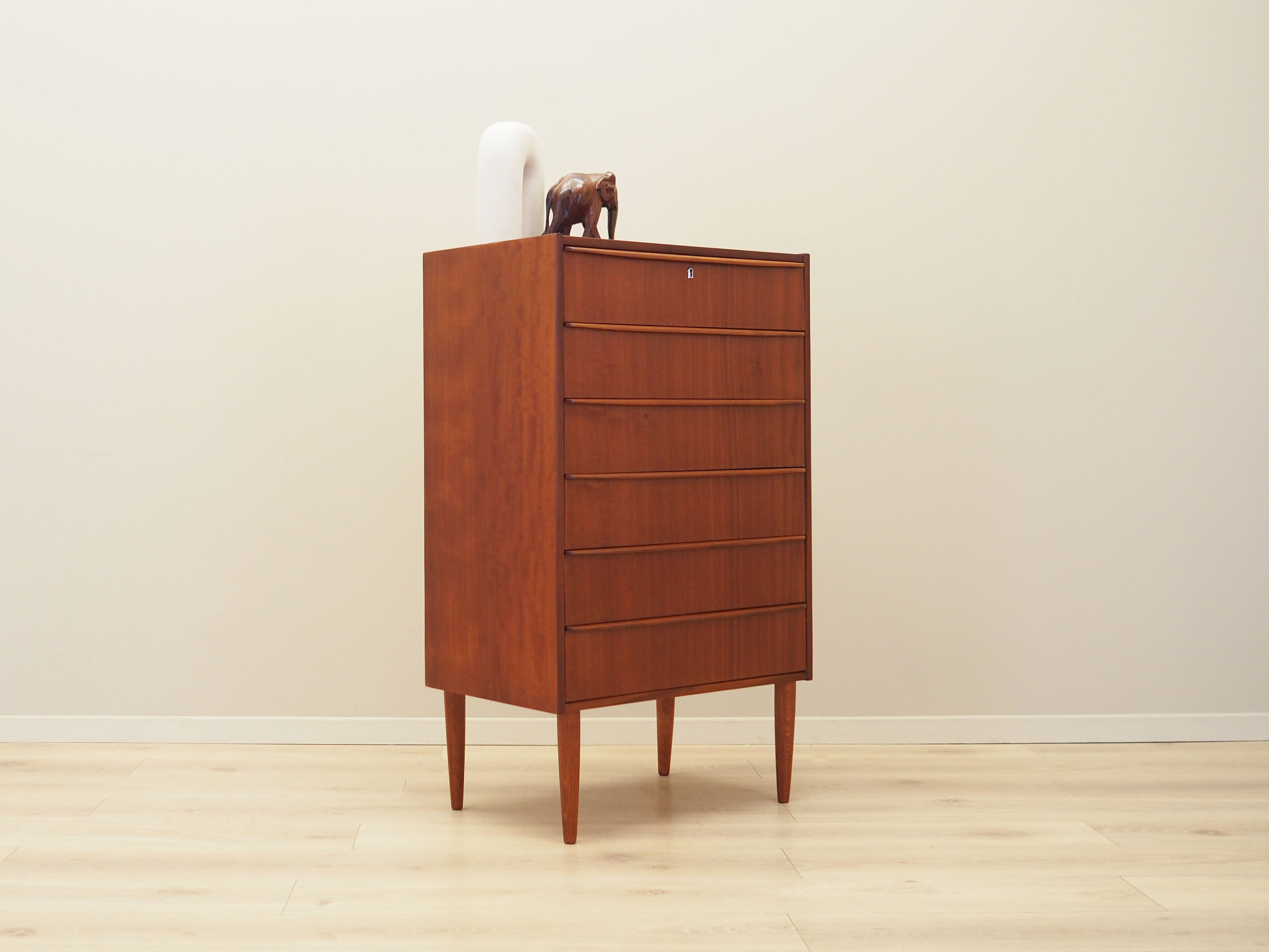 Teak_chest_of_drawers_Danish_design_1970s