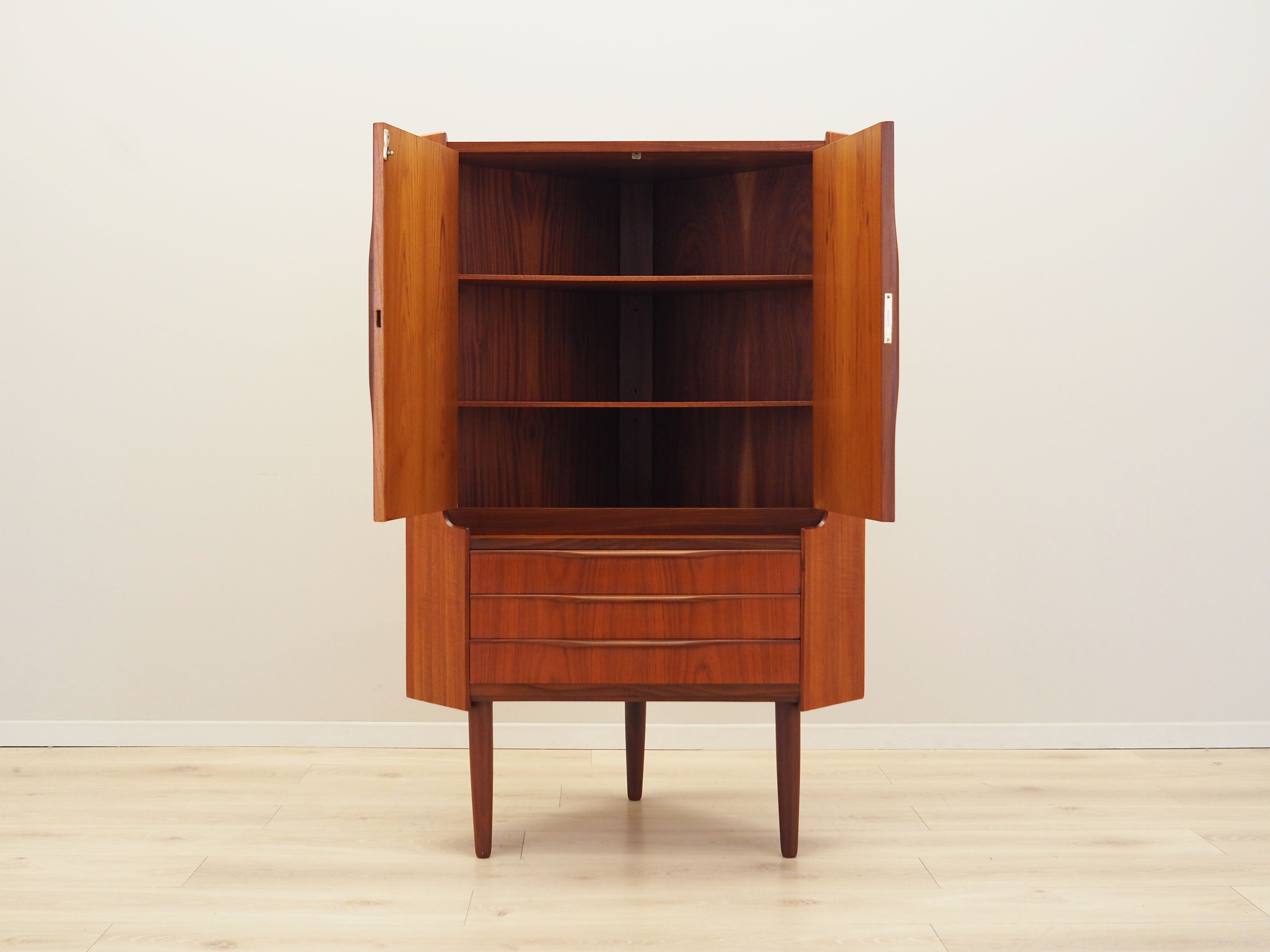 Teak_corner_cabinet_Danish_design_1970s_production_Denmark