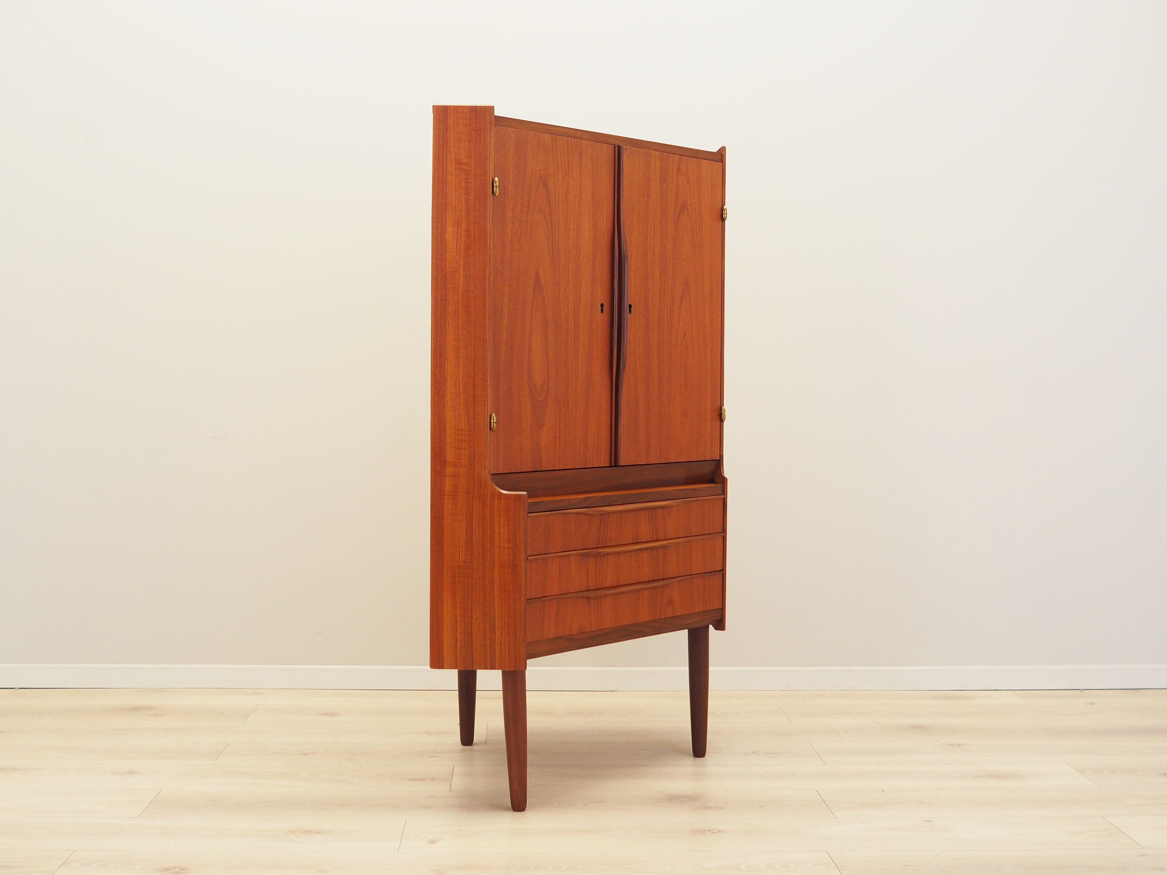 Teak_corner_cabinet_Danish_design_1970s_production_Denmark