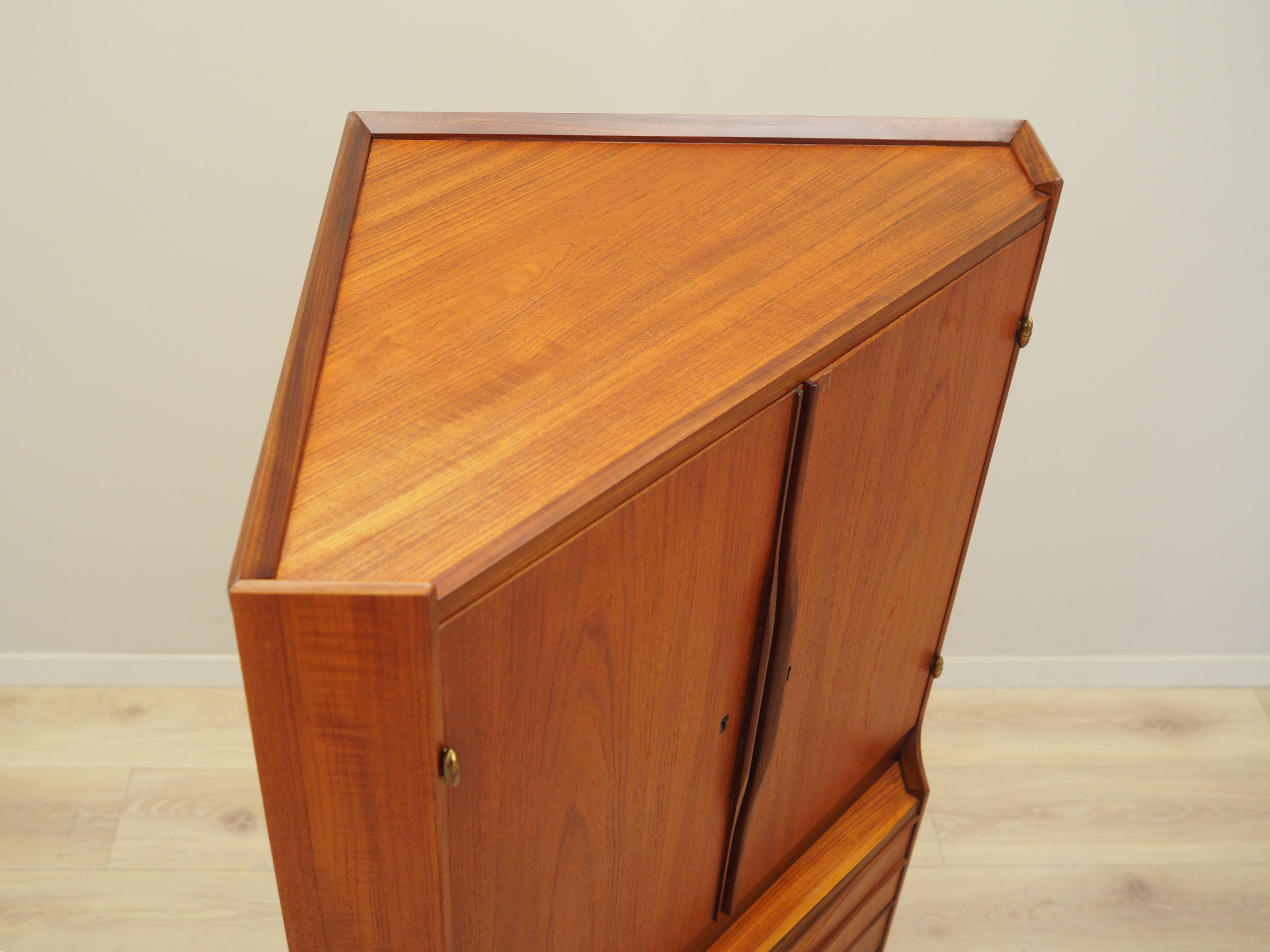 Teak_corner_cabinet_Danish_design_1970s_production_Denmark