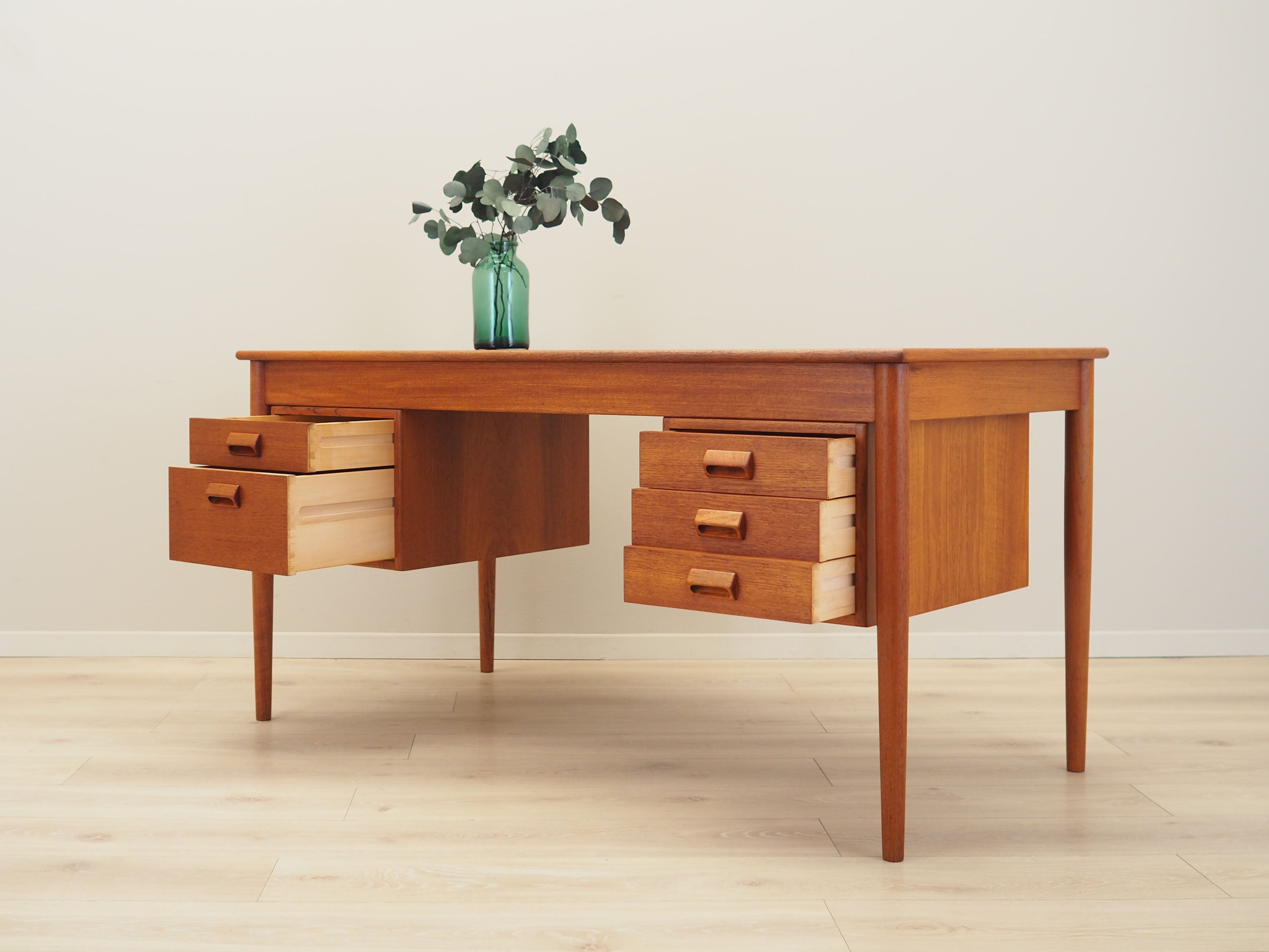 Teak_desk_Danish_design_1960s_by_B_rge_Mogensen