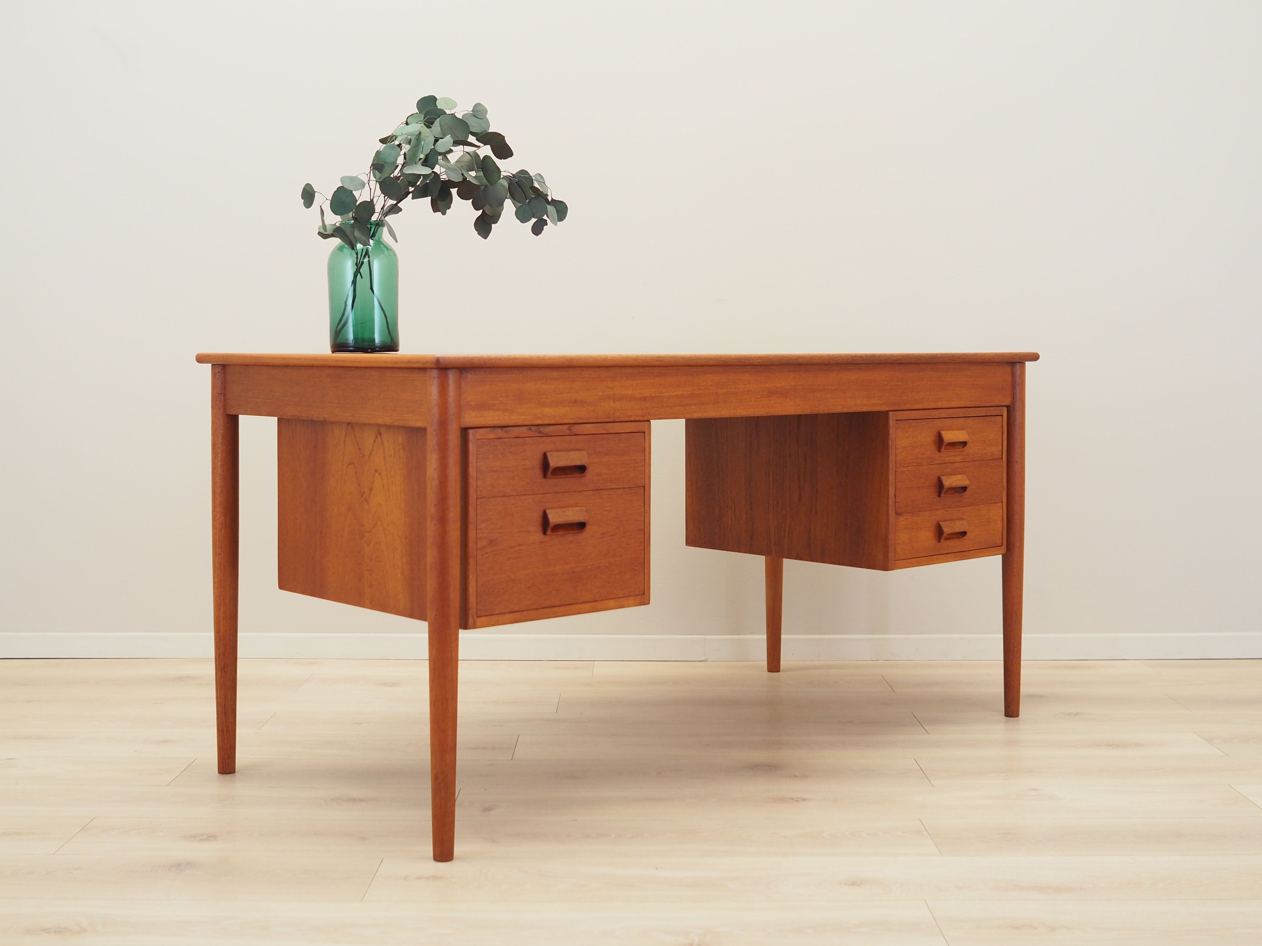 Teak_desk_Danish_design_1960s_by_B_rge_Mogensen