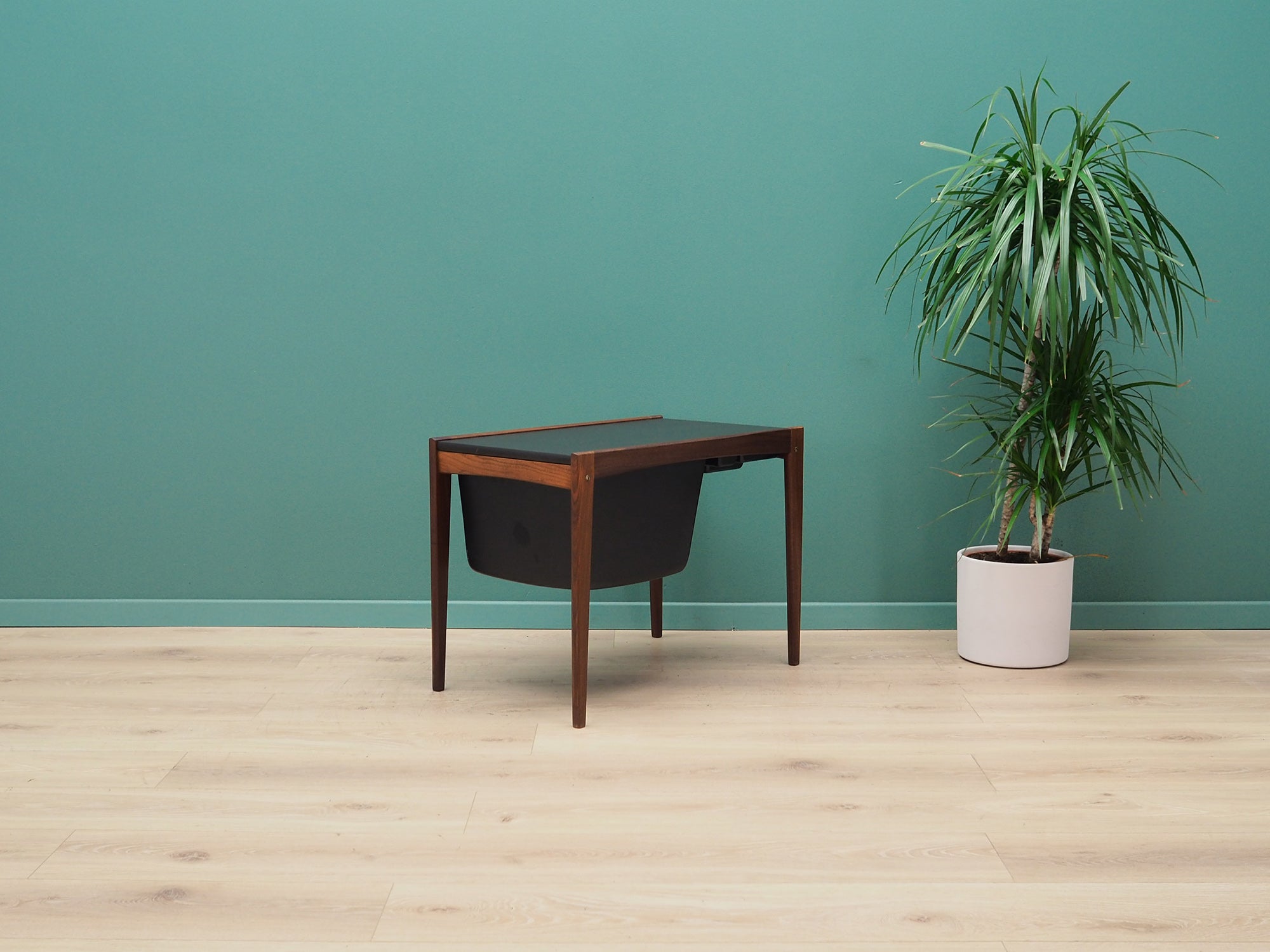 Teak_sewing_table_Danish_design_1960s_production_Denmark