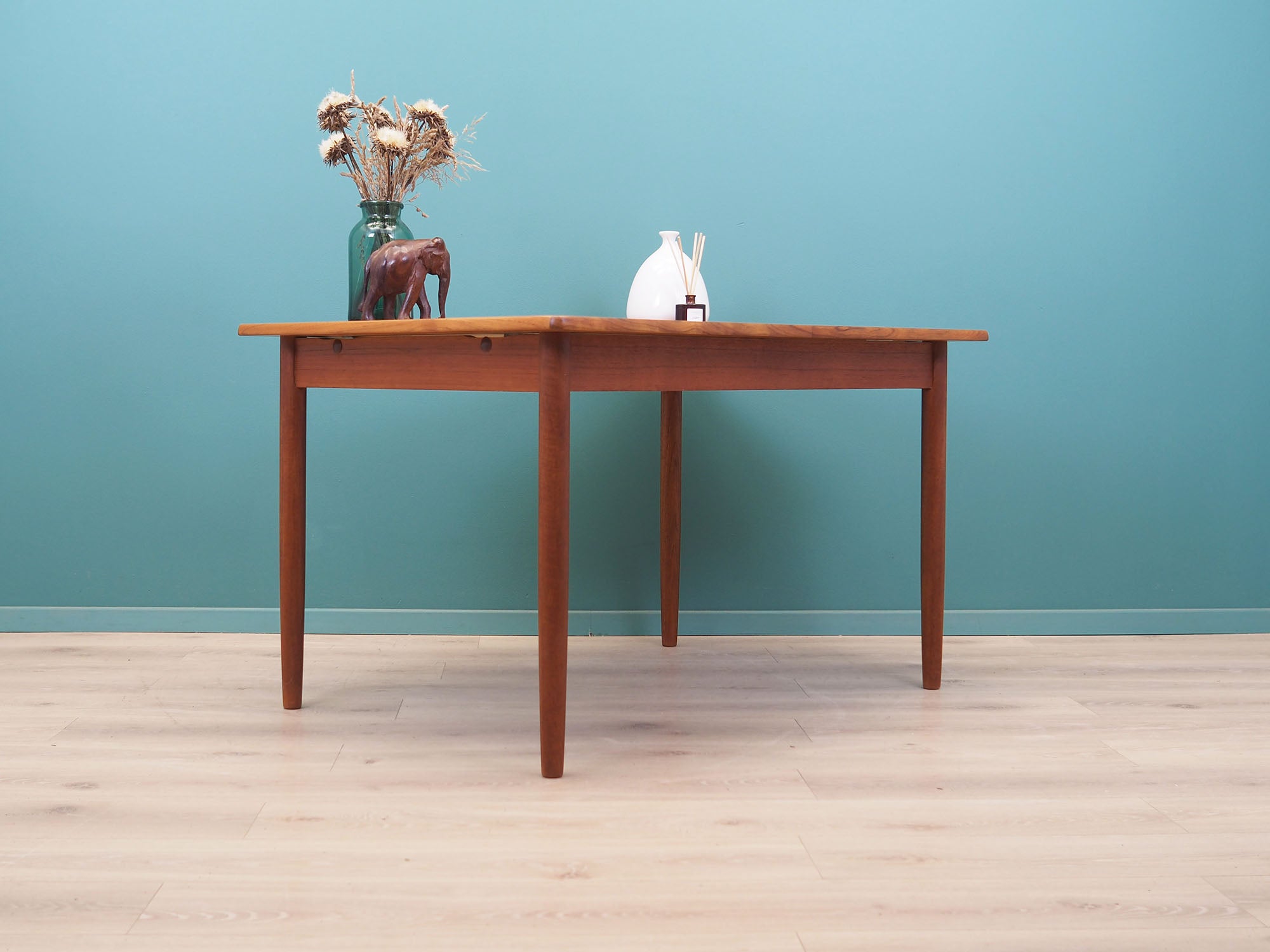 Teak_table_Danish_design_1960s_production_Denmark