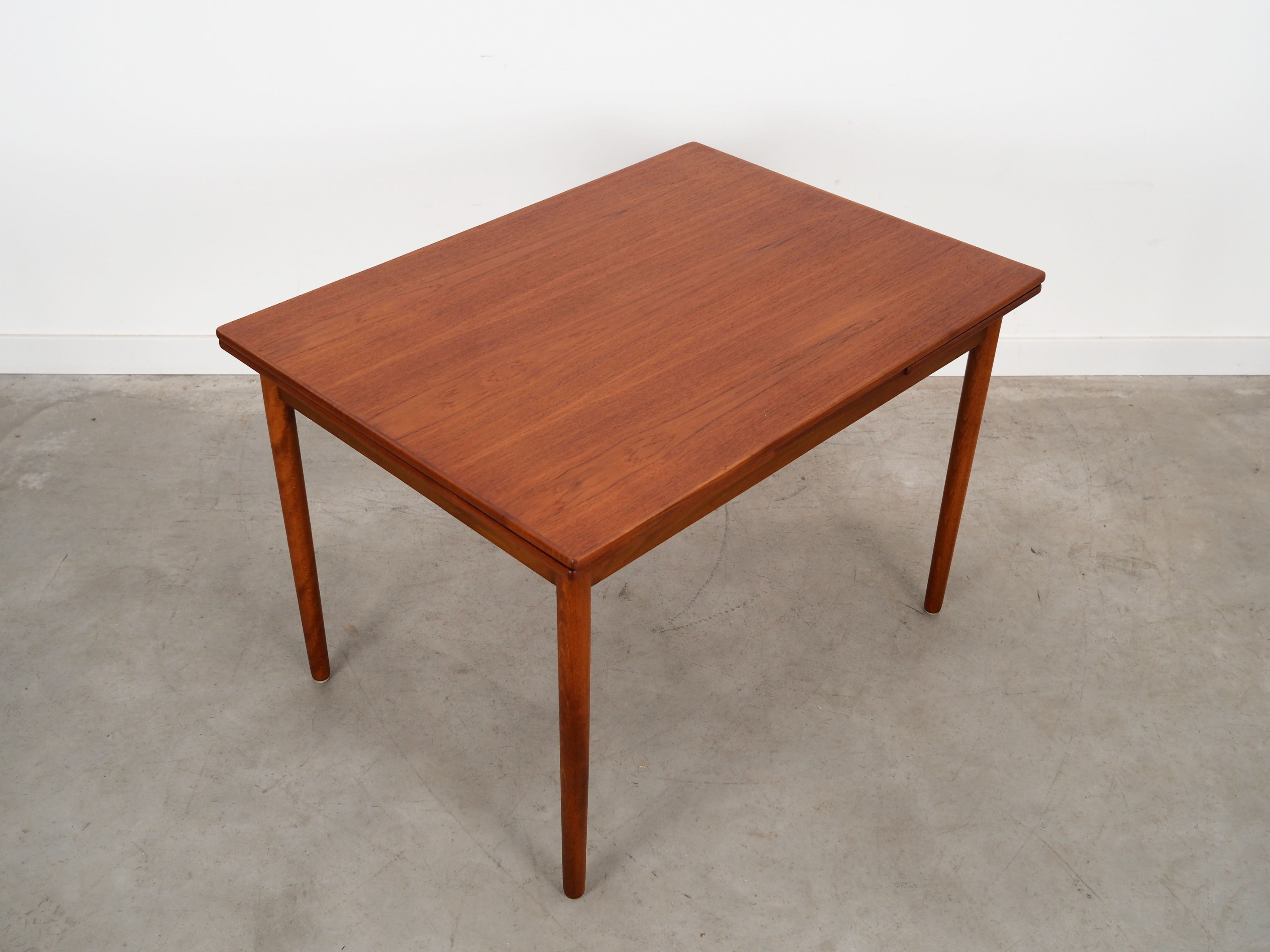 Teak_table_in_Danish_design_1970s_production_Denmark