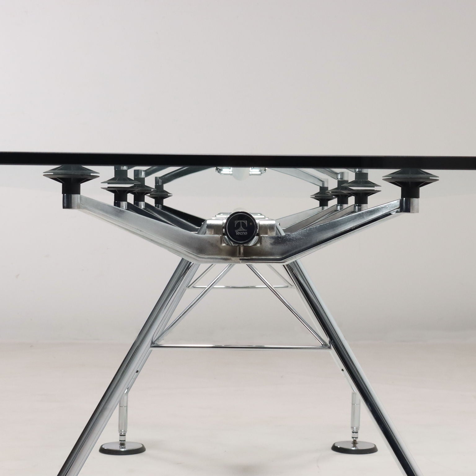 Tecno_Nomos_Table_Vintage_Design_Norman_Foster_Glass_1990s
