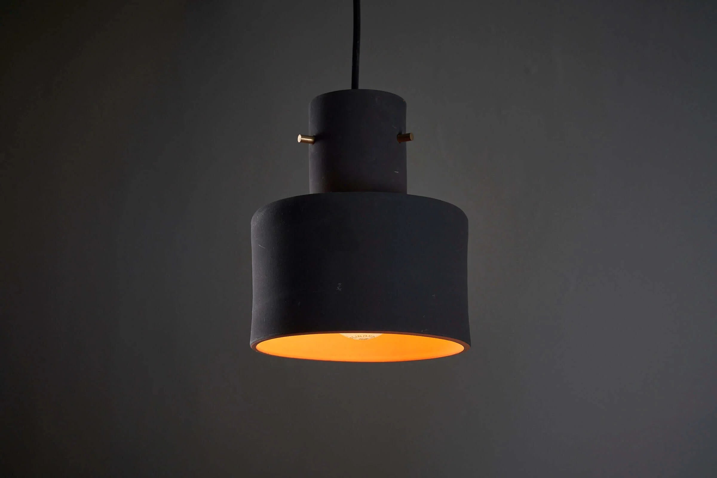 Terracotta_Pendant_Artiforte_in_Black
