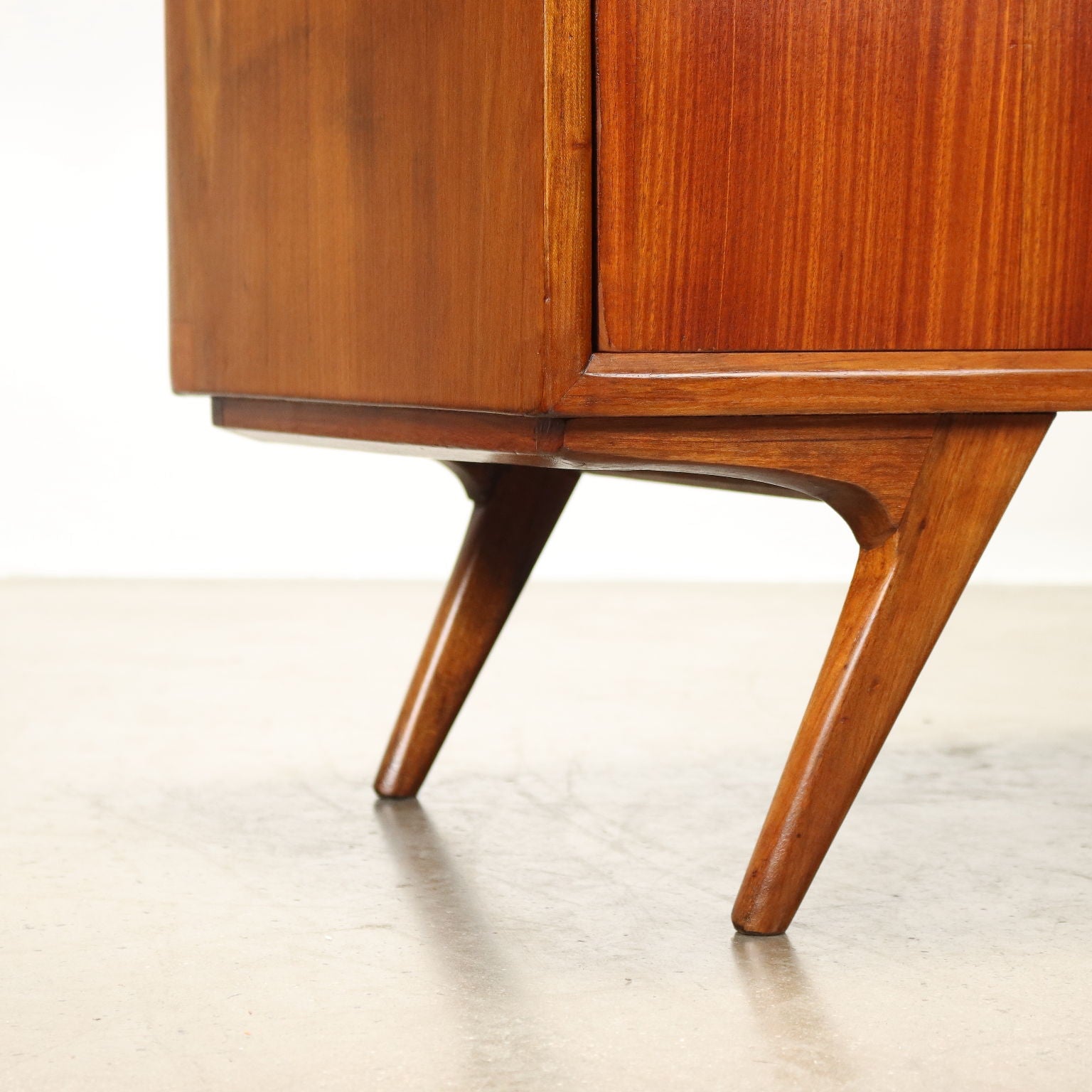 Vintage_1950s_Chest_of_Drawers_Mahogany_Brass_Argentina